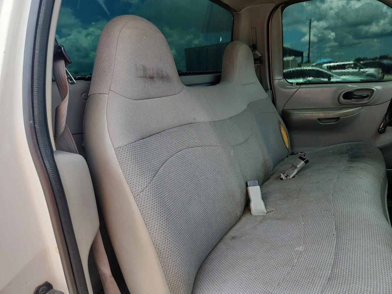 2000 Ford F150 White vin: 1FTZF1723YNA83764