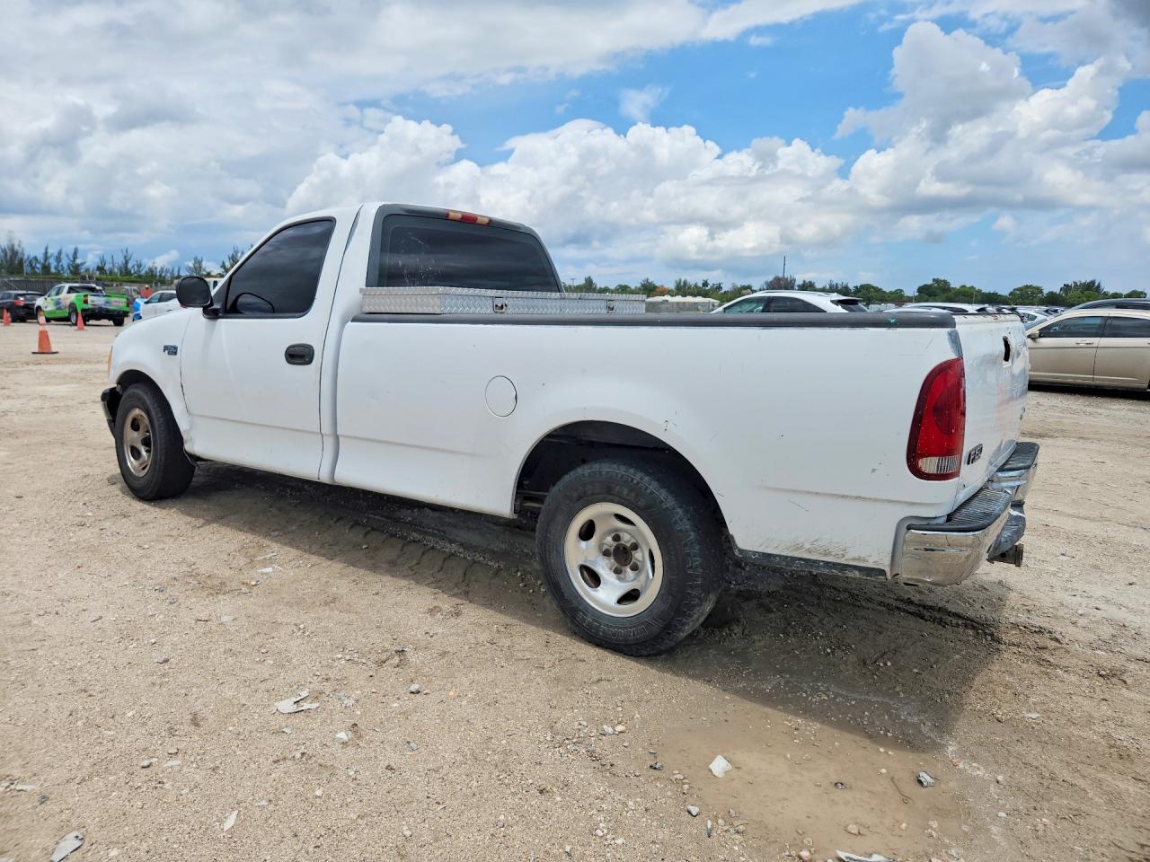 2000 Ford F150 White vin: 1FTZF1723YNA83764