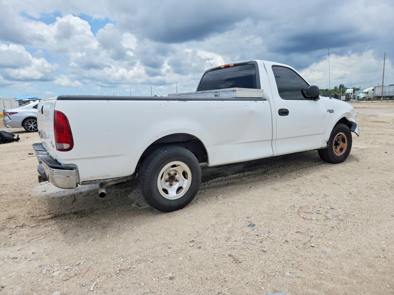 2000 Ford F150 White vin: 1FTZF1723YNA83764