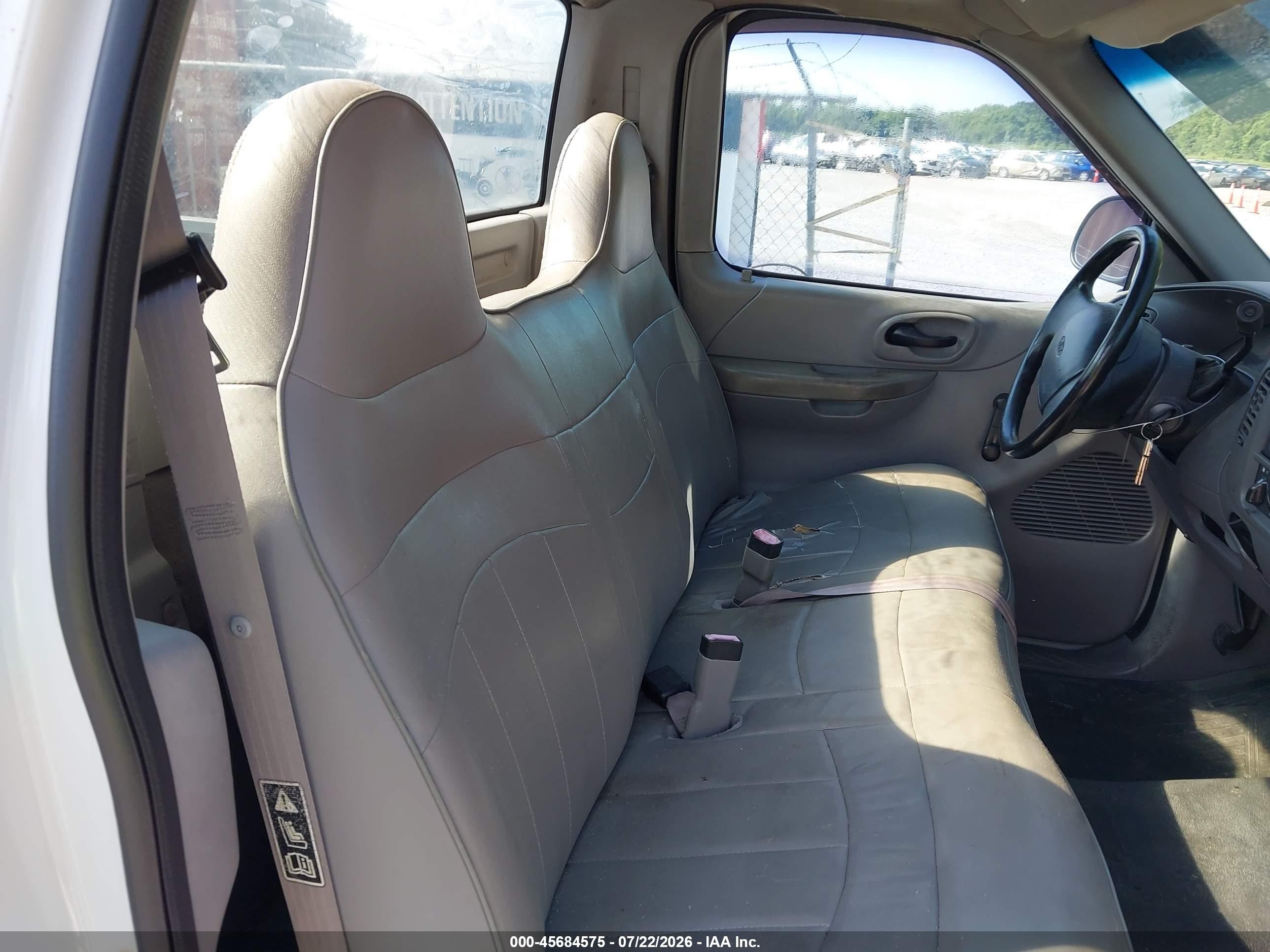 1999 Ford F150   White vin: 1FTZF1724XNA44261