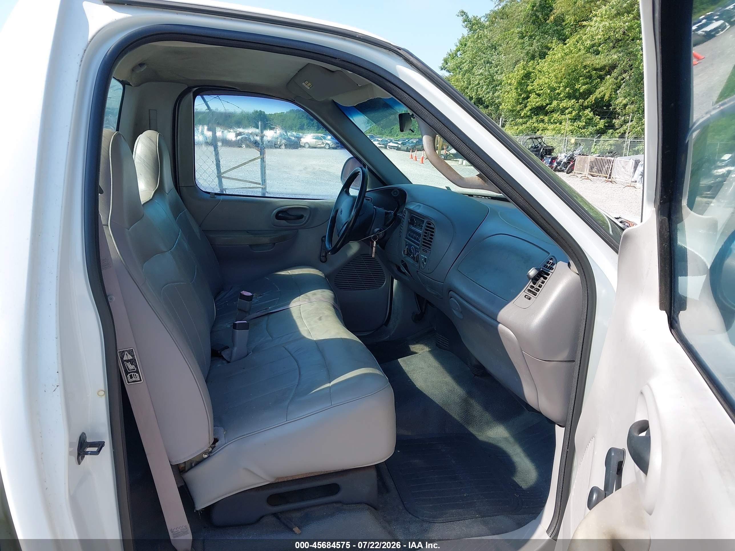 1999 Ford F150   White vin: 1FTZF1724XNA44261