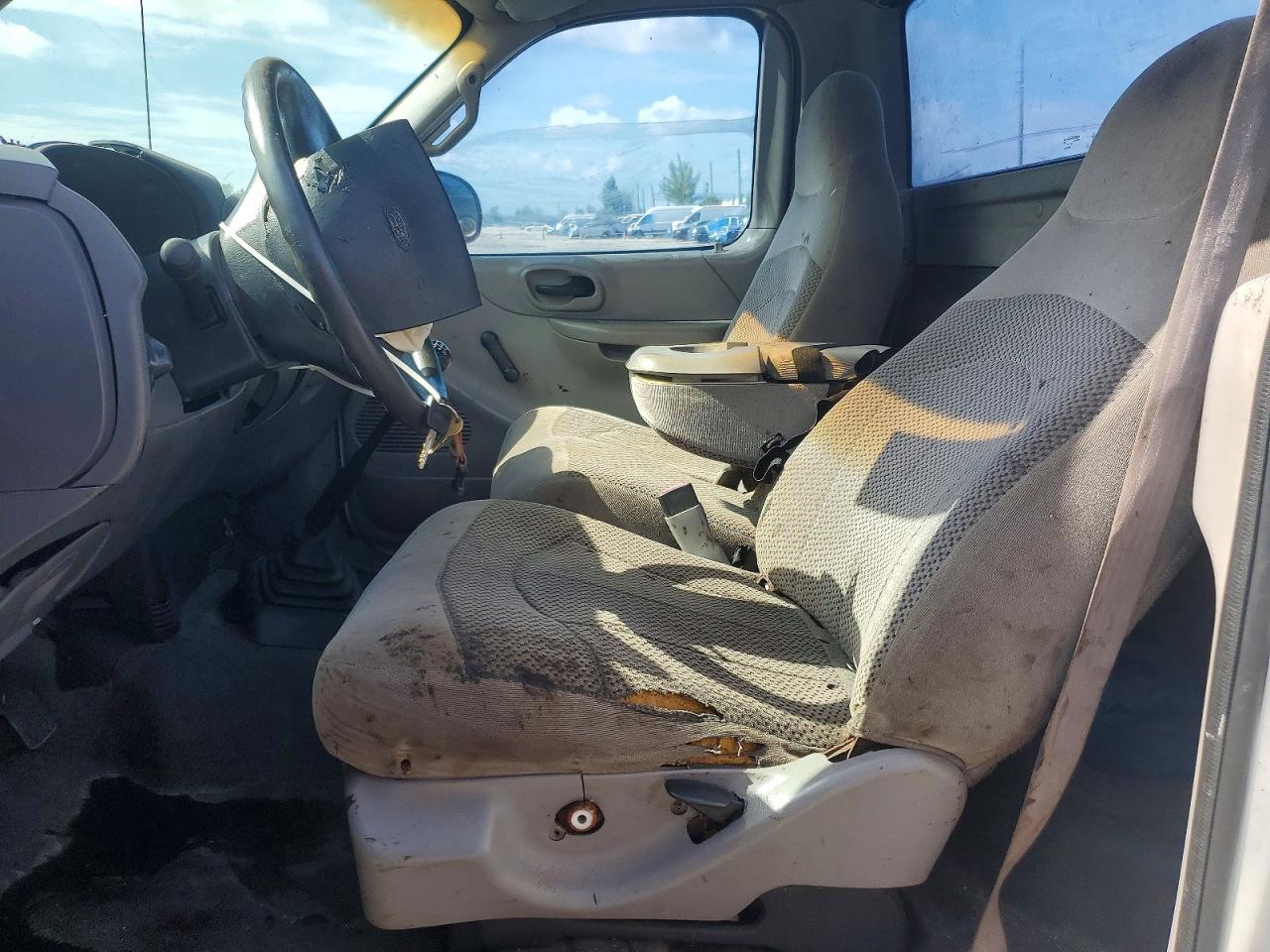 2000 Ford F150 White vin: 1FTZF1724YNB30252