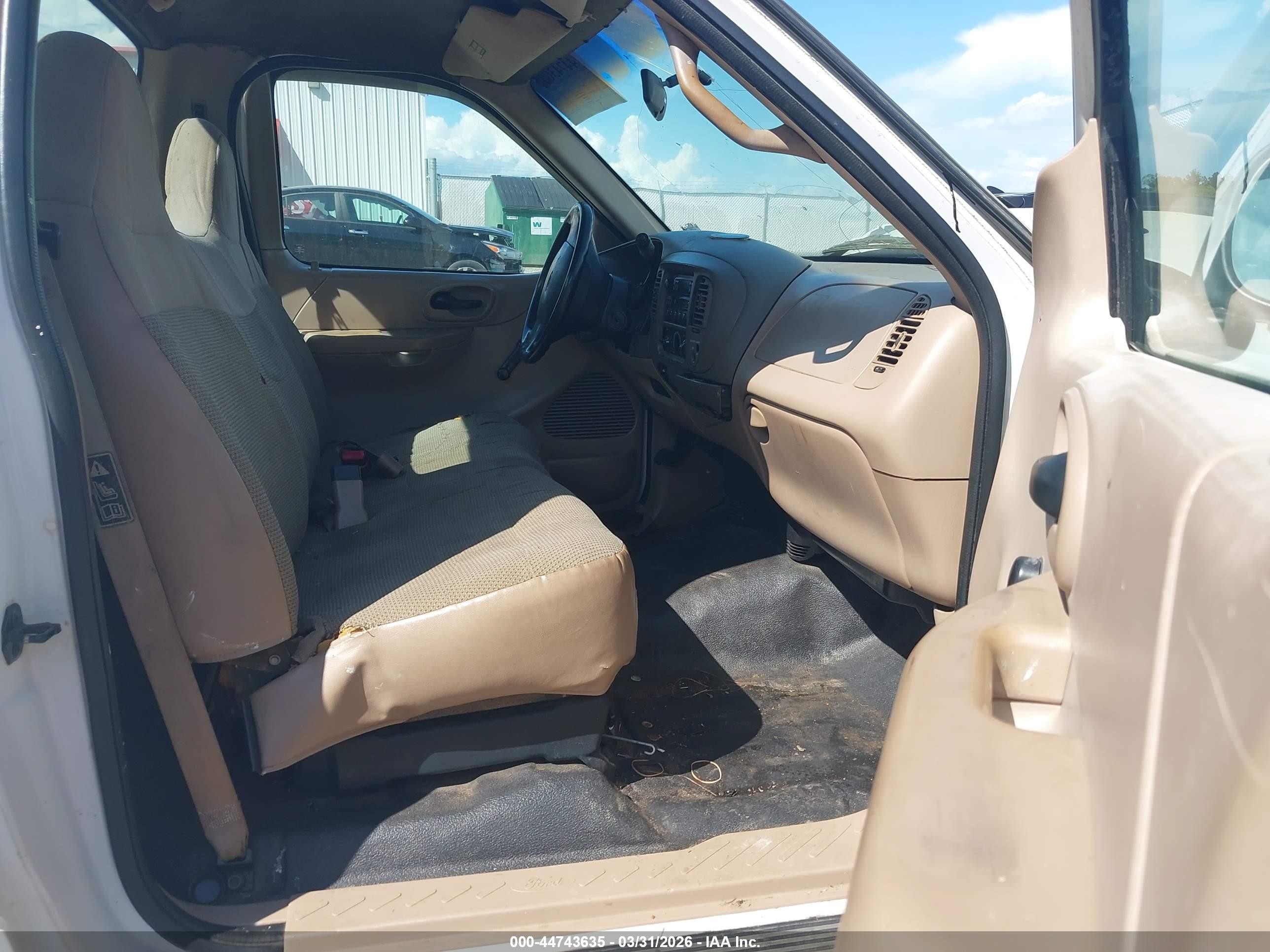 1999 Ford F-150   Белый vin: 1FTZF1727XNA00691