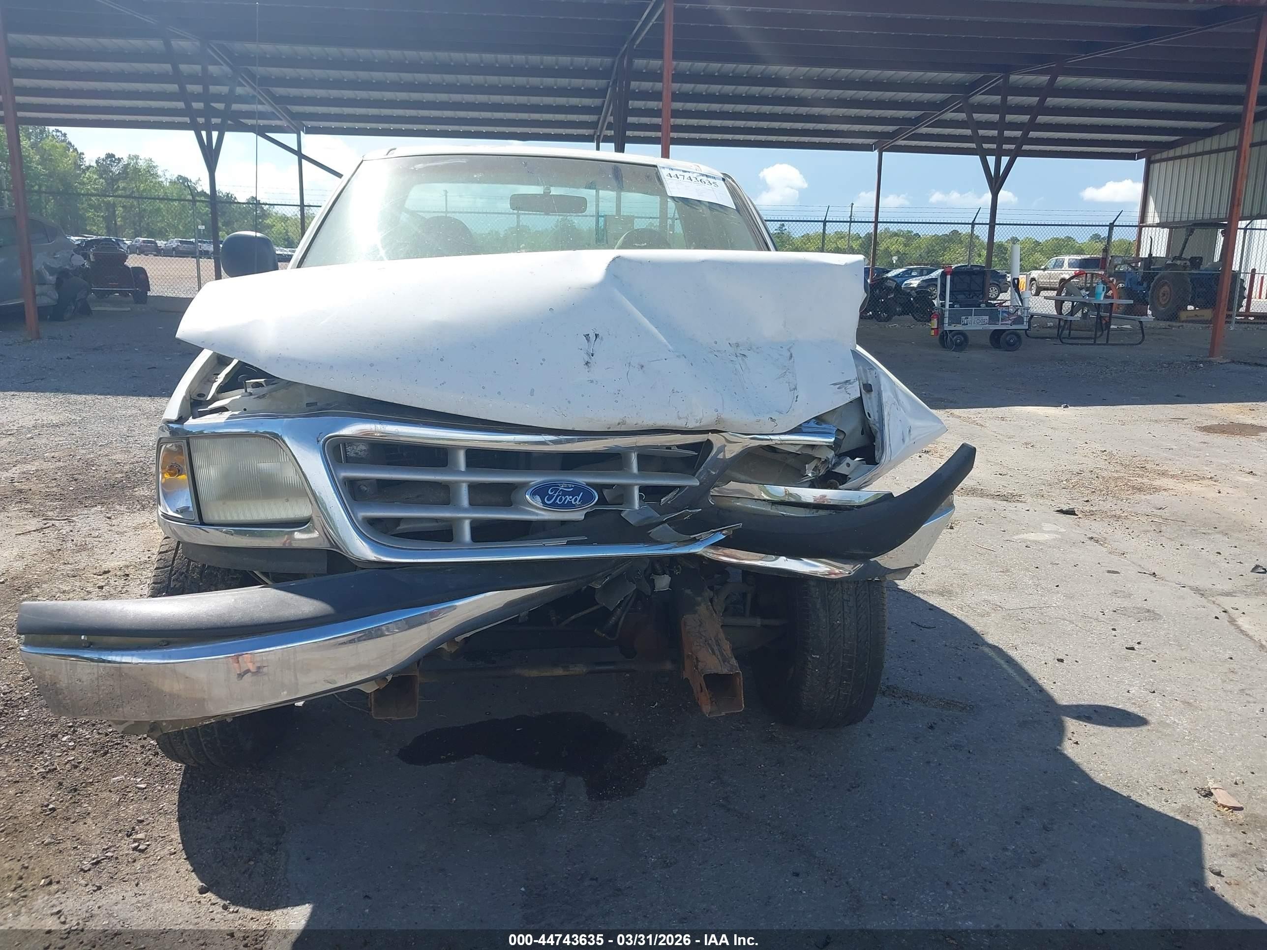 1999 Ford F-150   Белый vin: 1FTZF1727XNA00691
