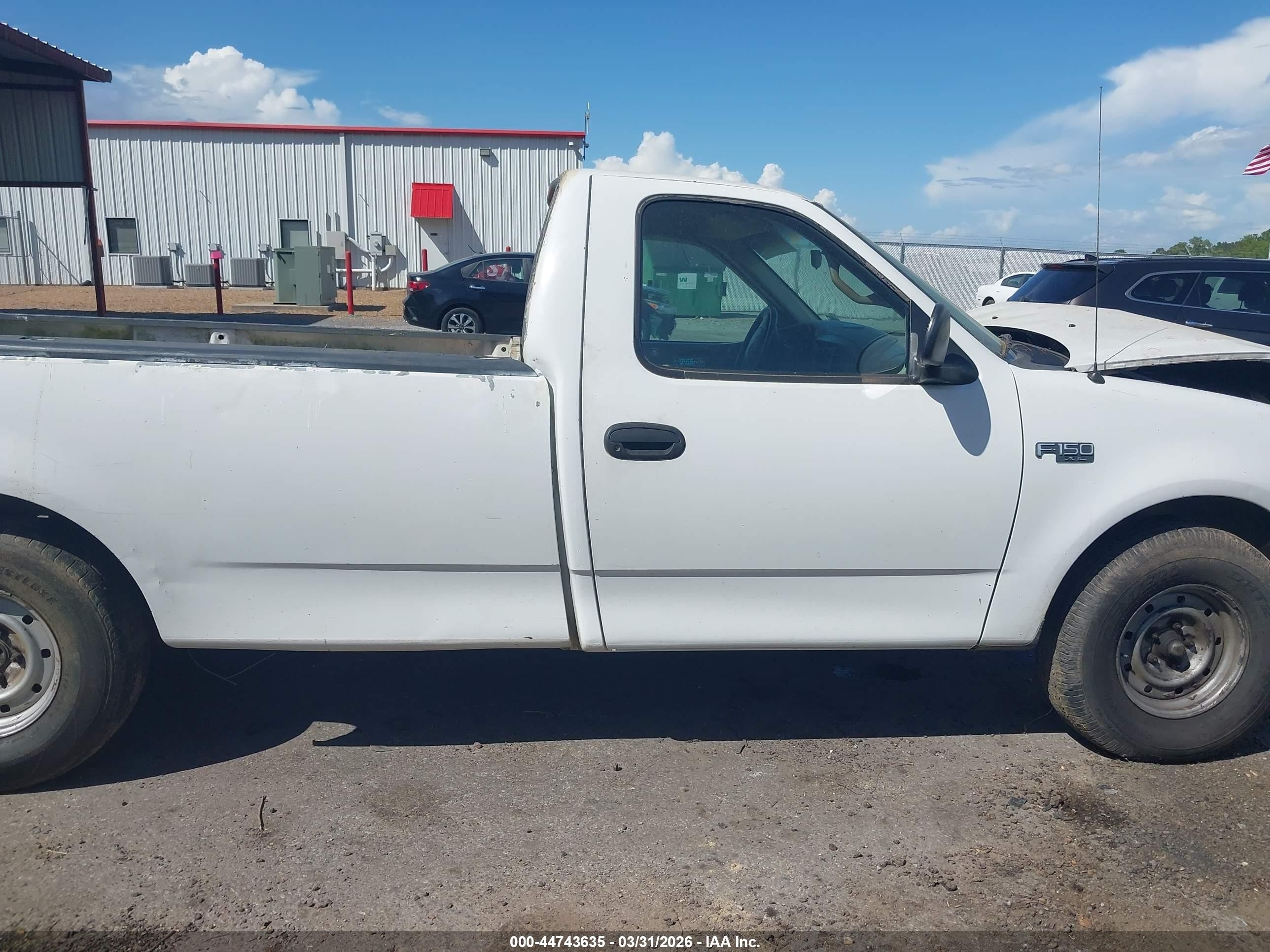 1999 Ford F-150   Белый vin: 1FTZF1727XNA00691