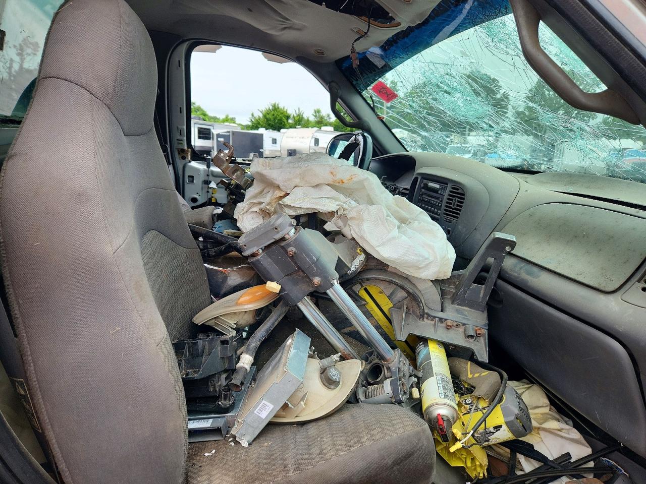 2000 Ford F150 Silver vin: 1FTZF1728YNC26482
