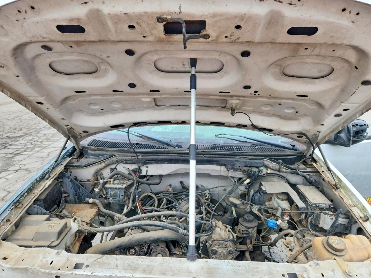 2000 Ford F150 Silver vin: 1FTZF1728YNC26482