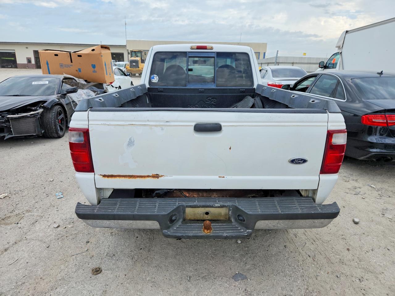 2001 Ford Ranger Super Cab White vin: 1FTZR15E41TA08884