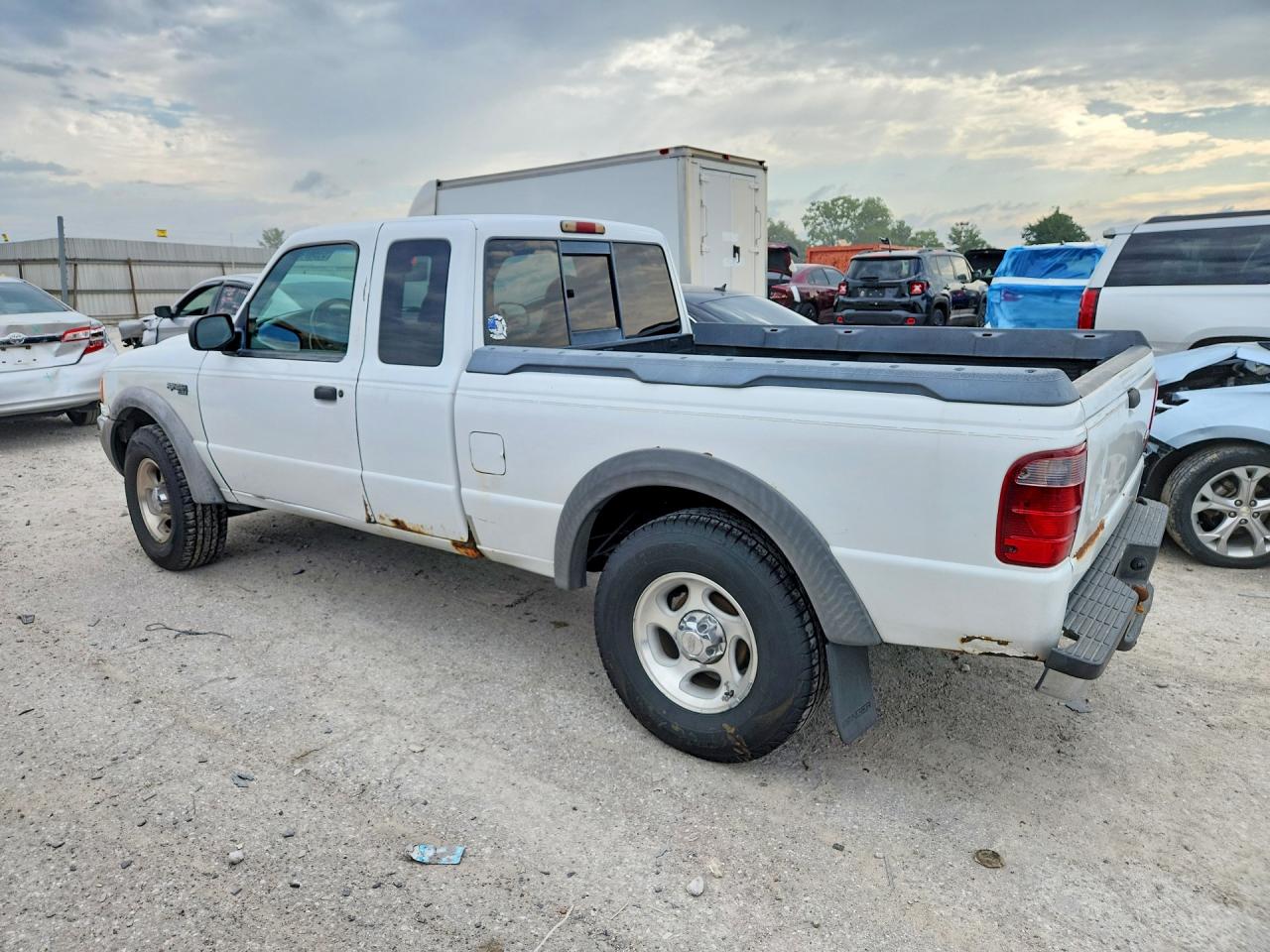 2001 Ford Ranger Super Cab White vin: 1FTZR15E41TA08884