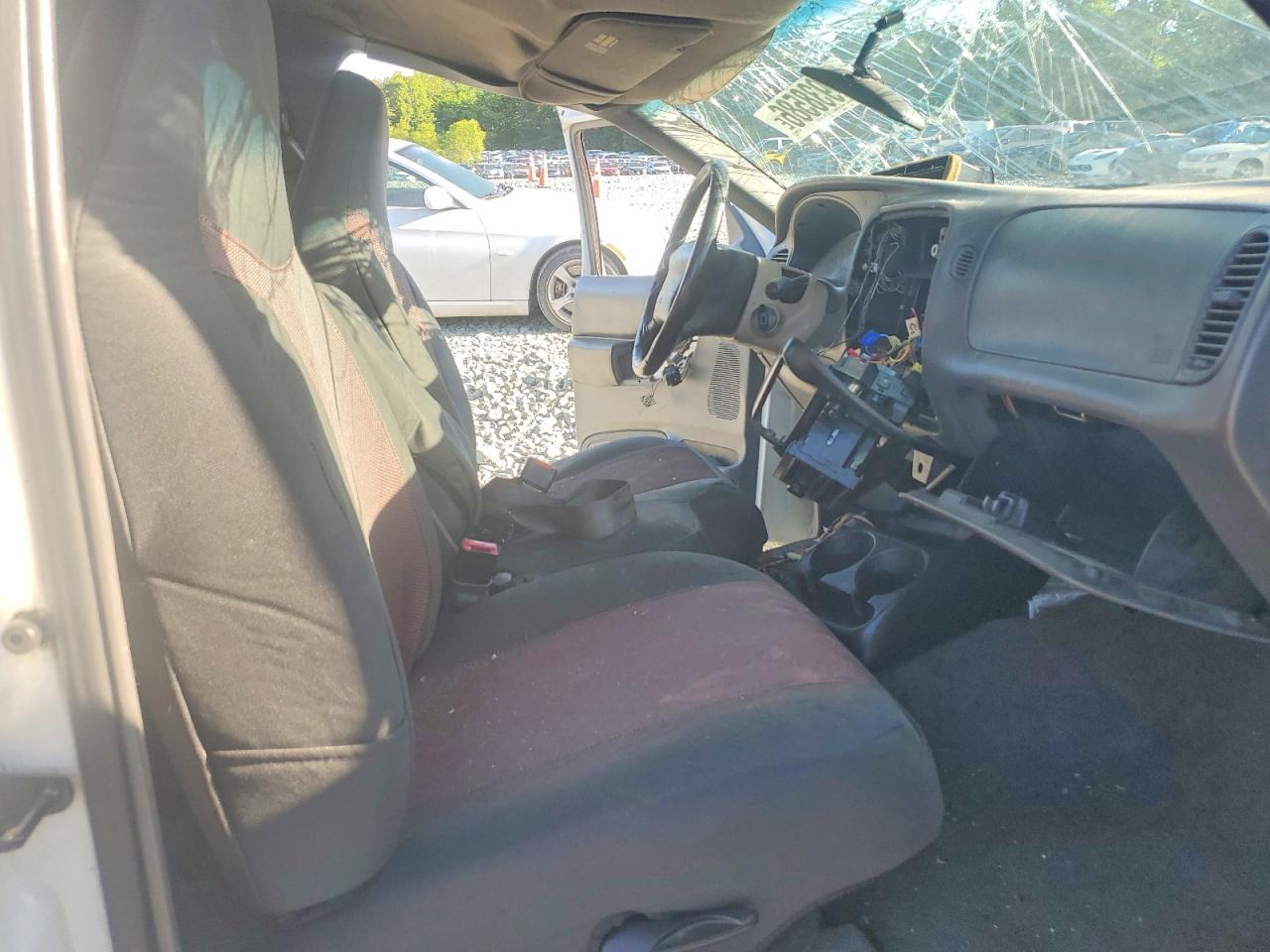 1999 Ford Ranger White vin: 1FTZR15V1XTA63107