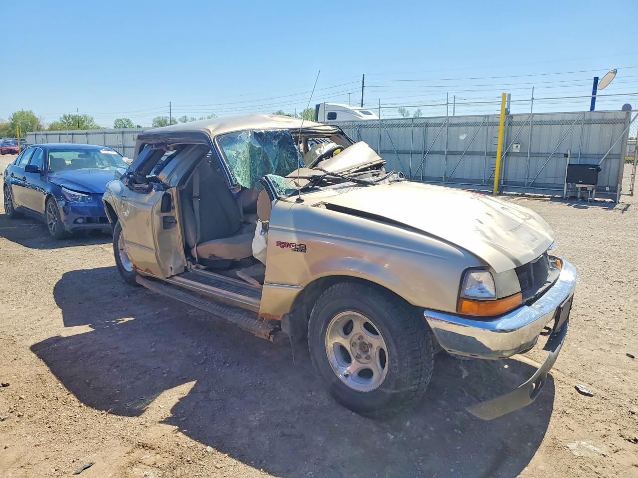 2000 Ford Ranger Super Cab Gold vin: 1FTZR15V3YPB09255