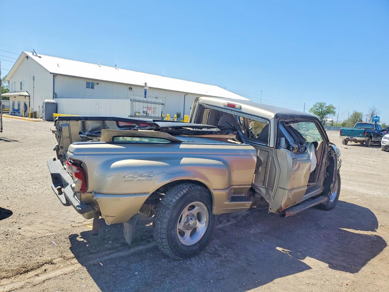 2000 Ford Ranger Super Cab Gold vin: 1FTZR15V3YPB09255