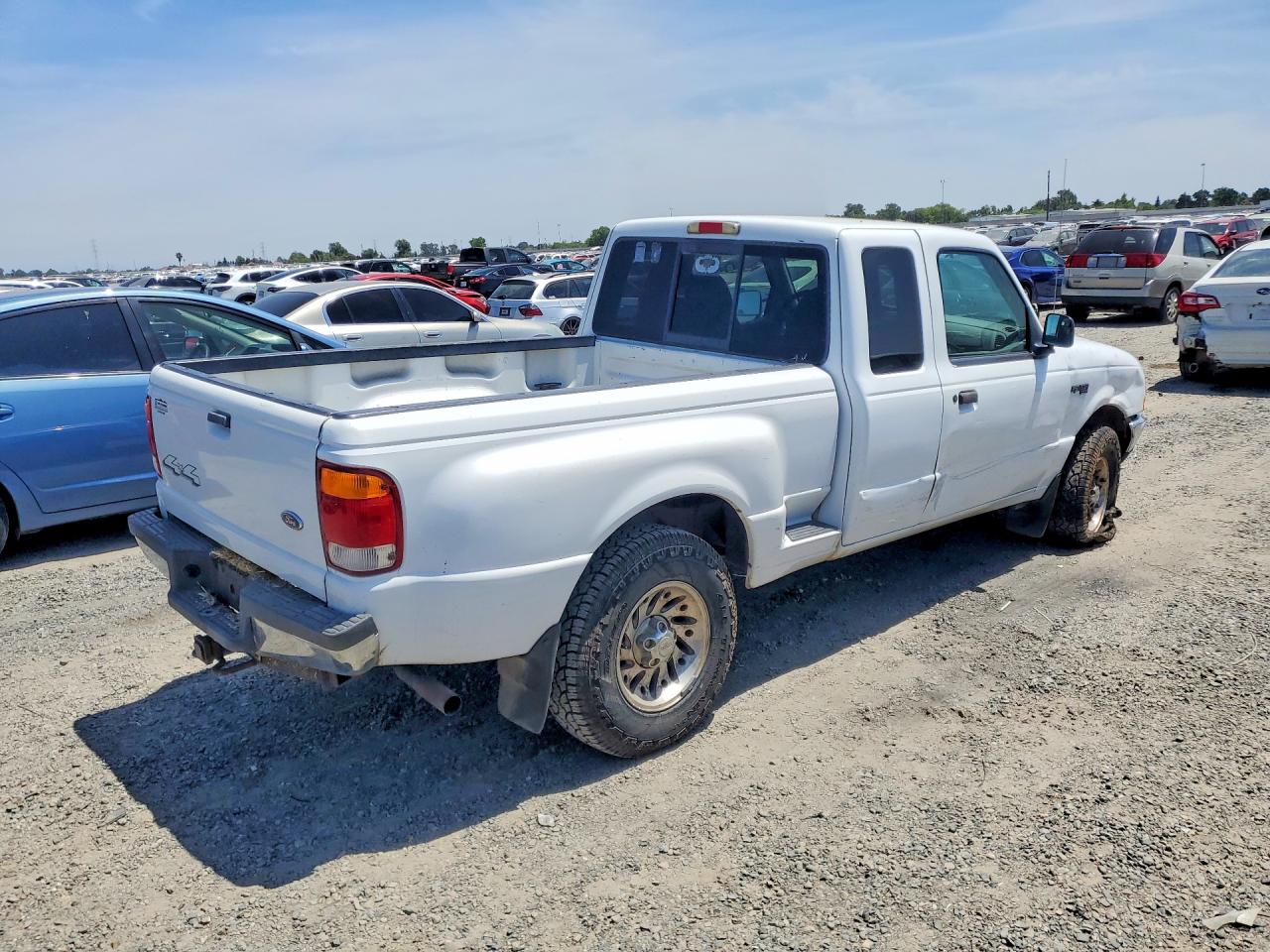 1999 Ford Ranger Super Cab White vin: 1FTZR15X4XTA26327