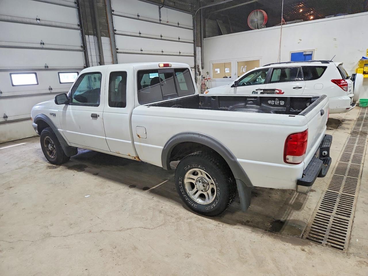 2000 Ford Ranger Super Cab White vin: 1FTZR15X6YPB76160