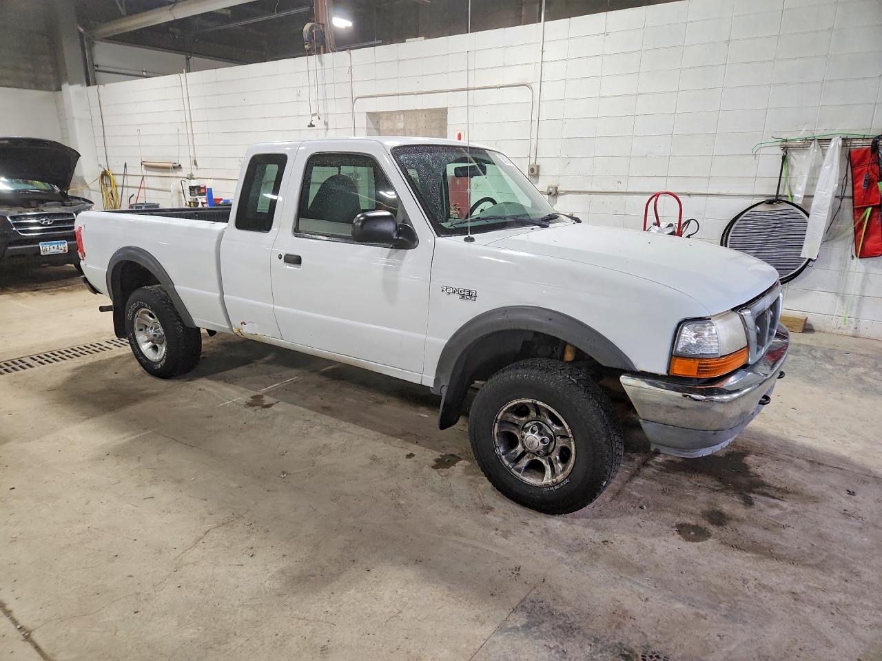 2000 Ford Ranger Super Cab White vin: 1FTZR15X6YPB76160