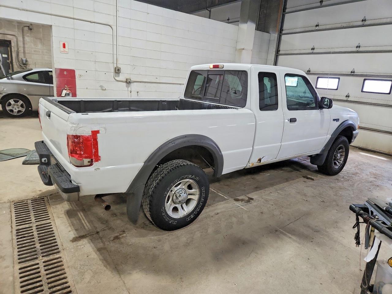 2000 Ford Ranger Super Cab White vin: 1FTZR15X6YPB76160
