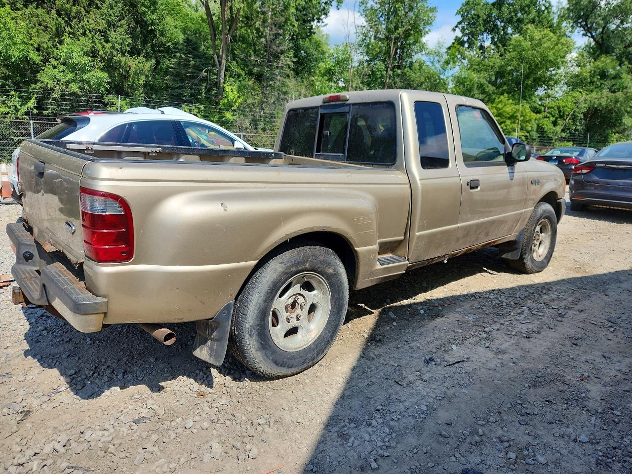 2002 Ford Ranger Super Cab Gold vin: 1FTZR45E12PB32851