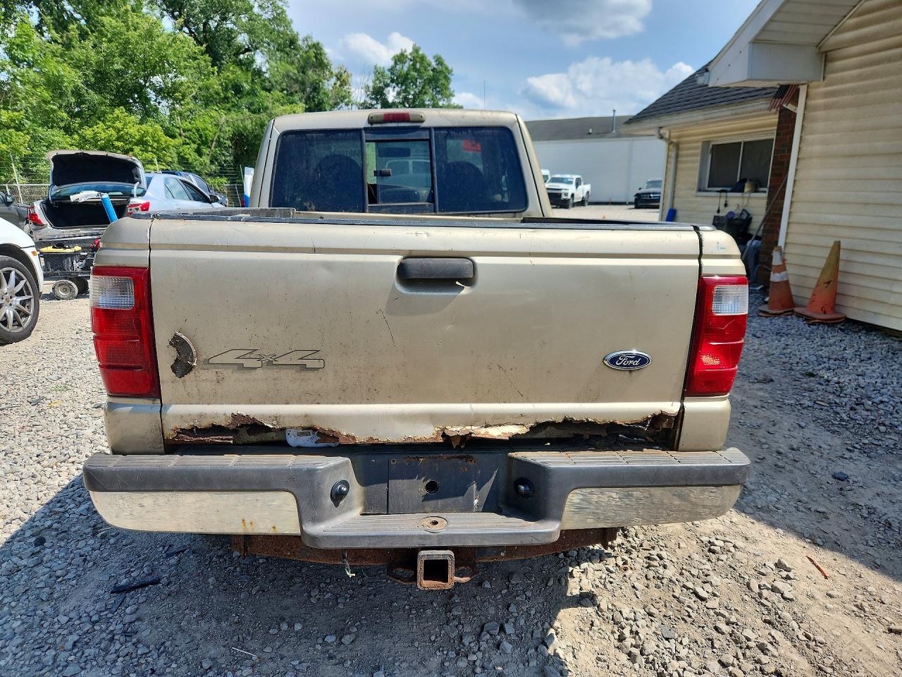 2002 Ford Ranger Super Cab Gold vin: 1FTZR45E12PB32851