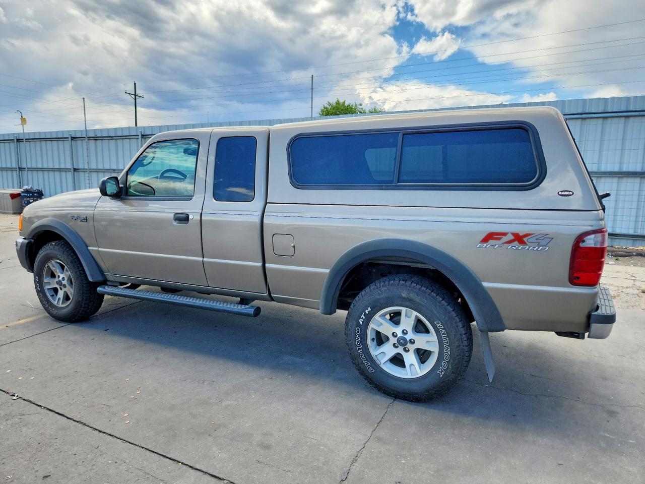2004 Ford Ranger Super Cab Tan vin: 1FTZR45E14TA15328