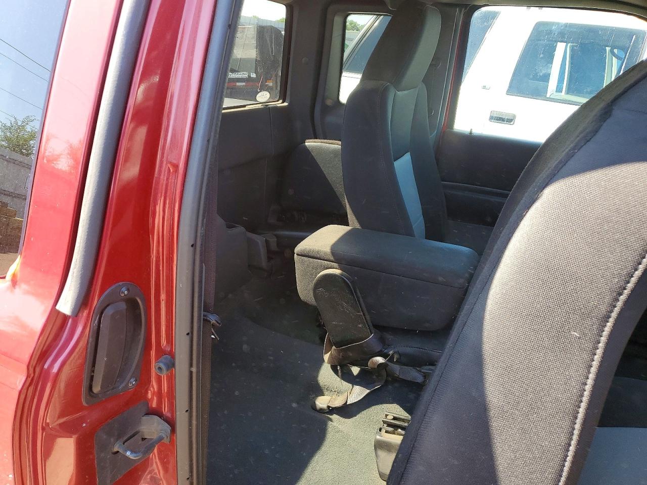 2005 Ford Ranger Super Cab Red vin: 1FTZR45E25PB03833
