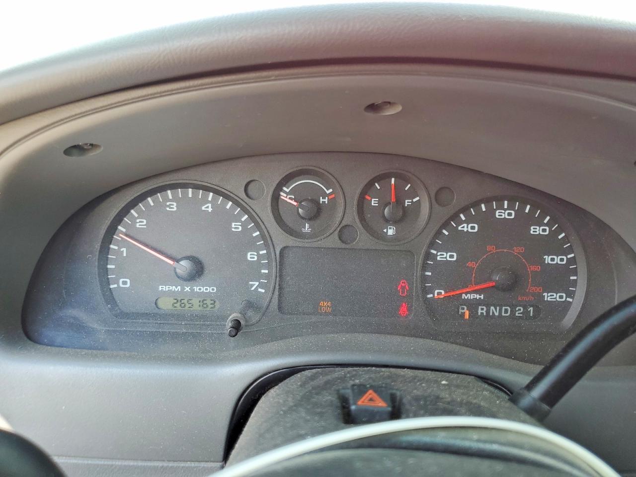2005 Ford Ranger Super Cab Red vin: 1FTZR45E55PA37620