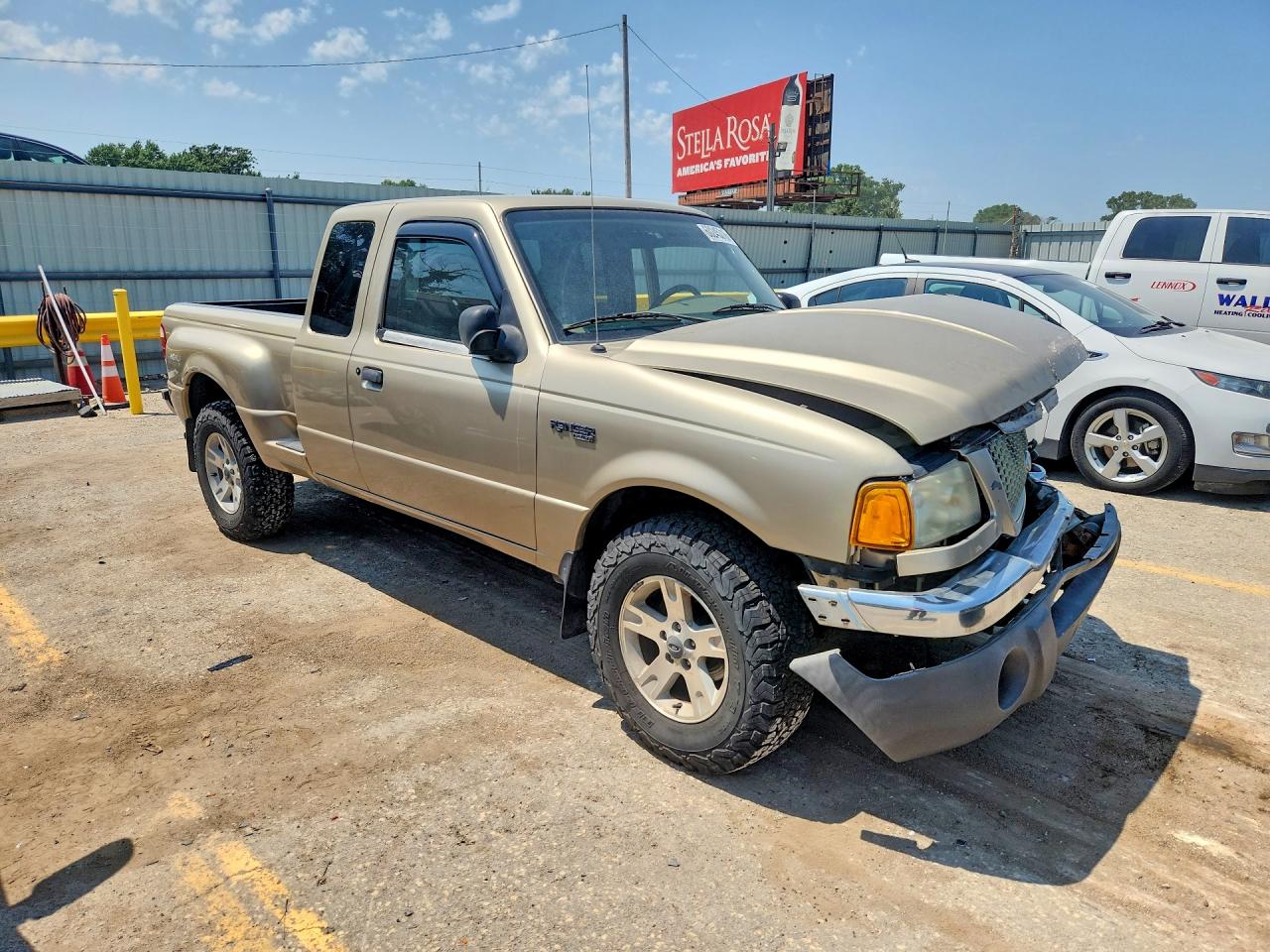 2002 Ford Ranger Super Cab Золотой vin: 1FTZR45E62PA63784