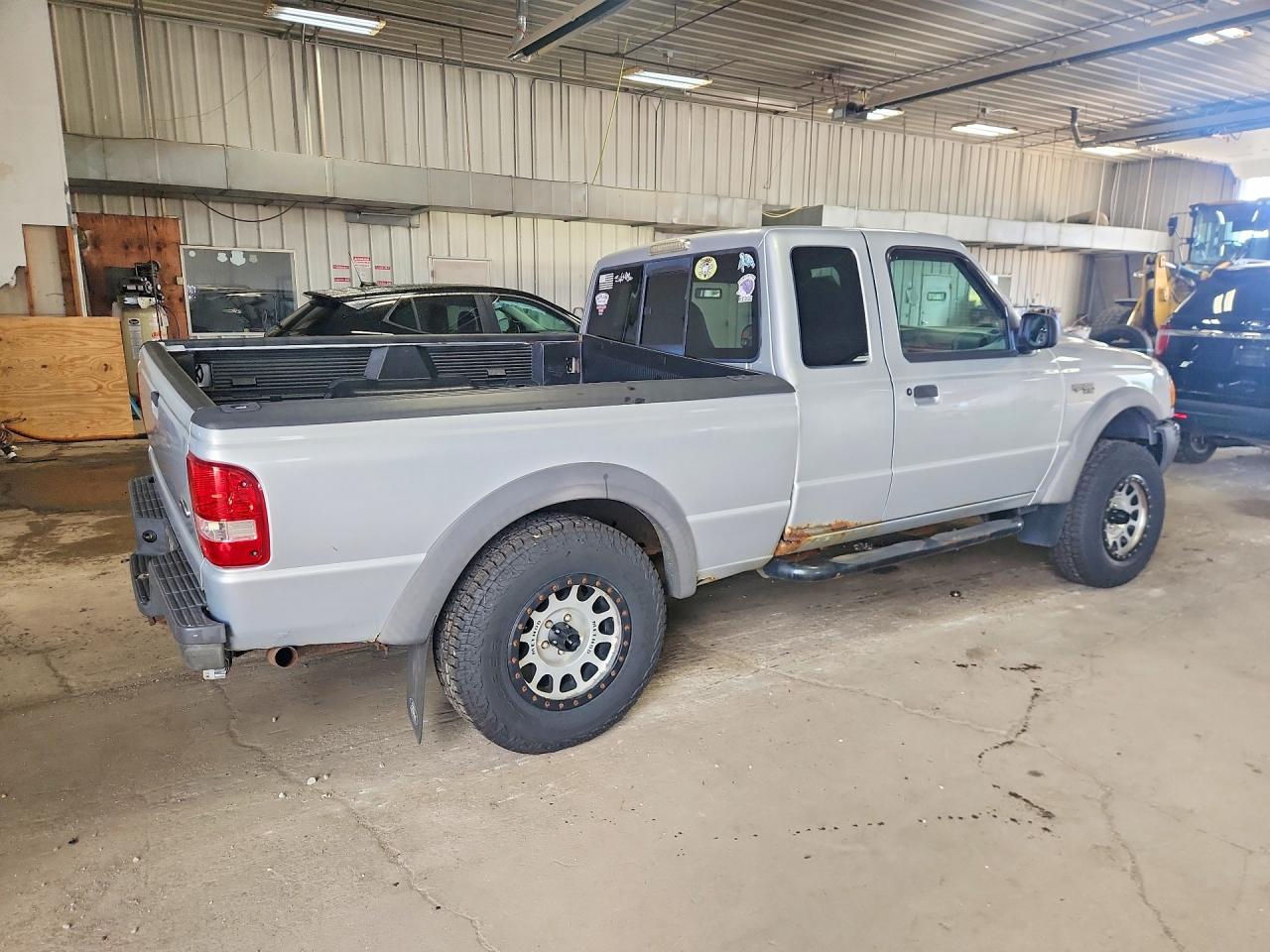 2002 Ford Ranger Super Cab Silver vin: 1FTZR45E92PB49395