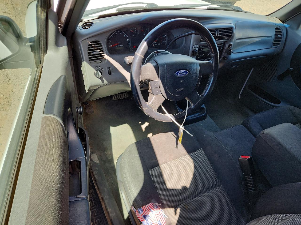 2004 Ford Ranger Super Cab White vin: 1FTZR45E94PA08555