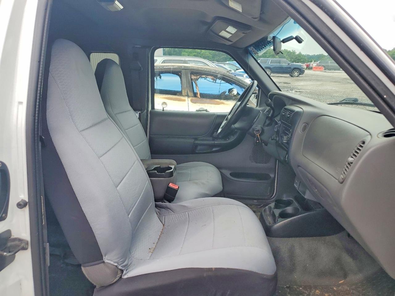 2002 Ford Ranger Super Cab White vin: 1FTZR45EX2TA10741