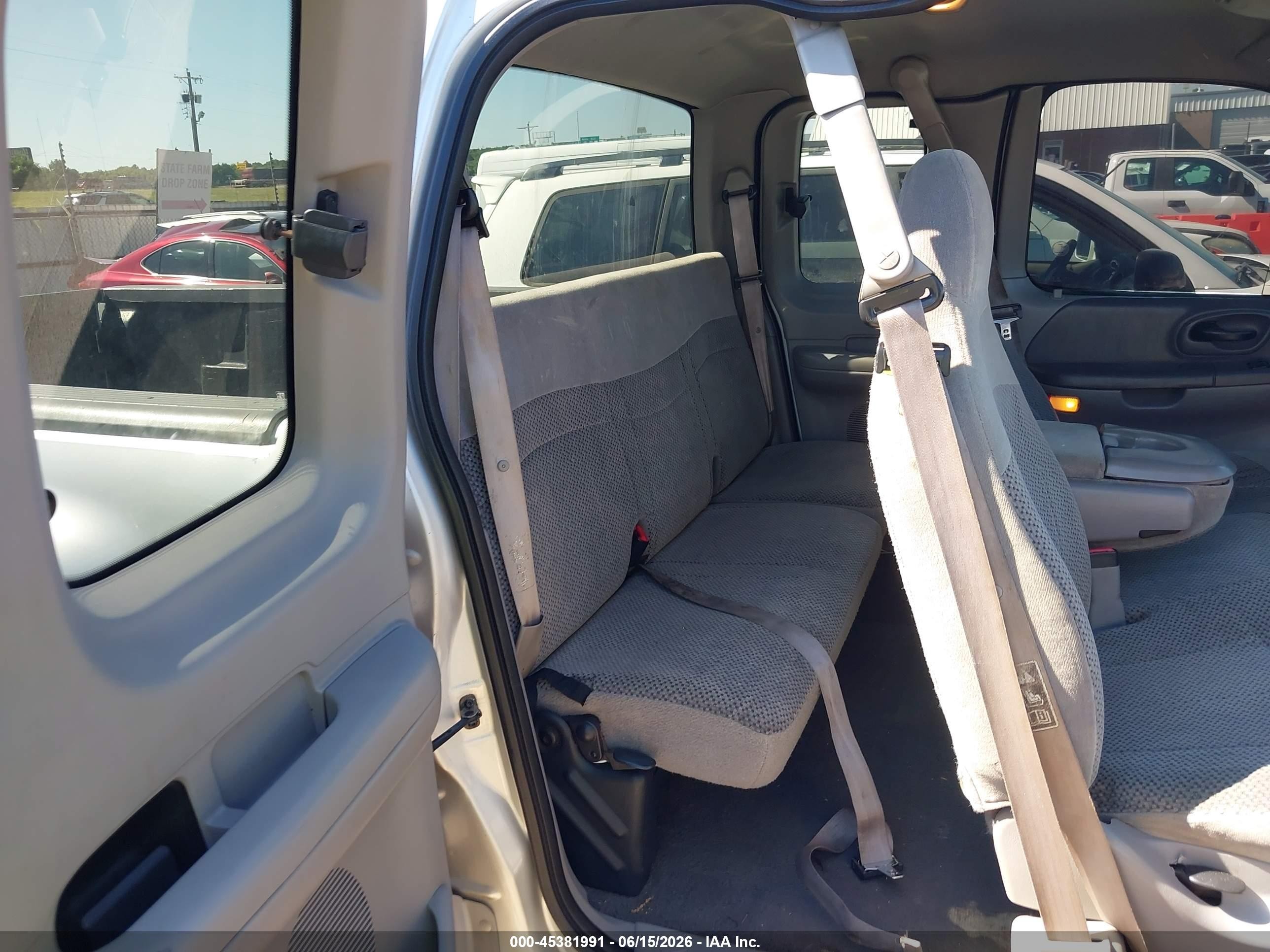 2000 Ford F-150 Xl/xlt Silver vin: 1FTZX0724YKA96564