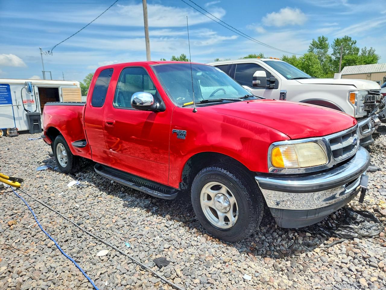 1998 Ford F150 Красный vin: 1FTZX0762WKB69091