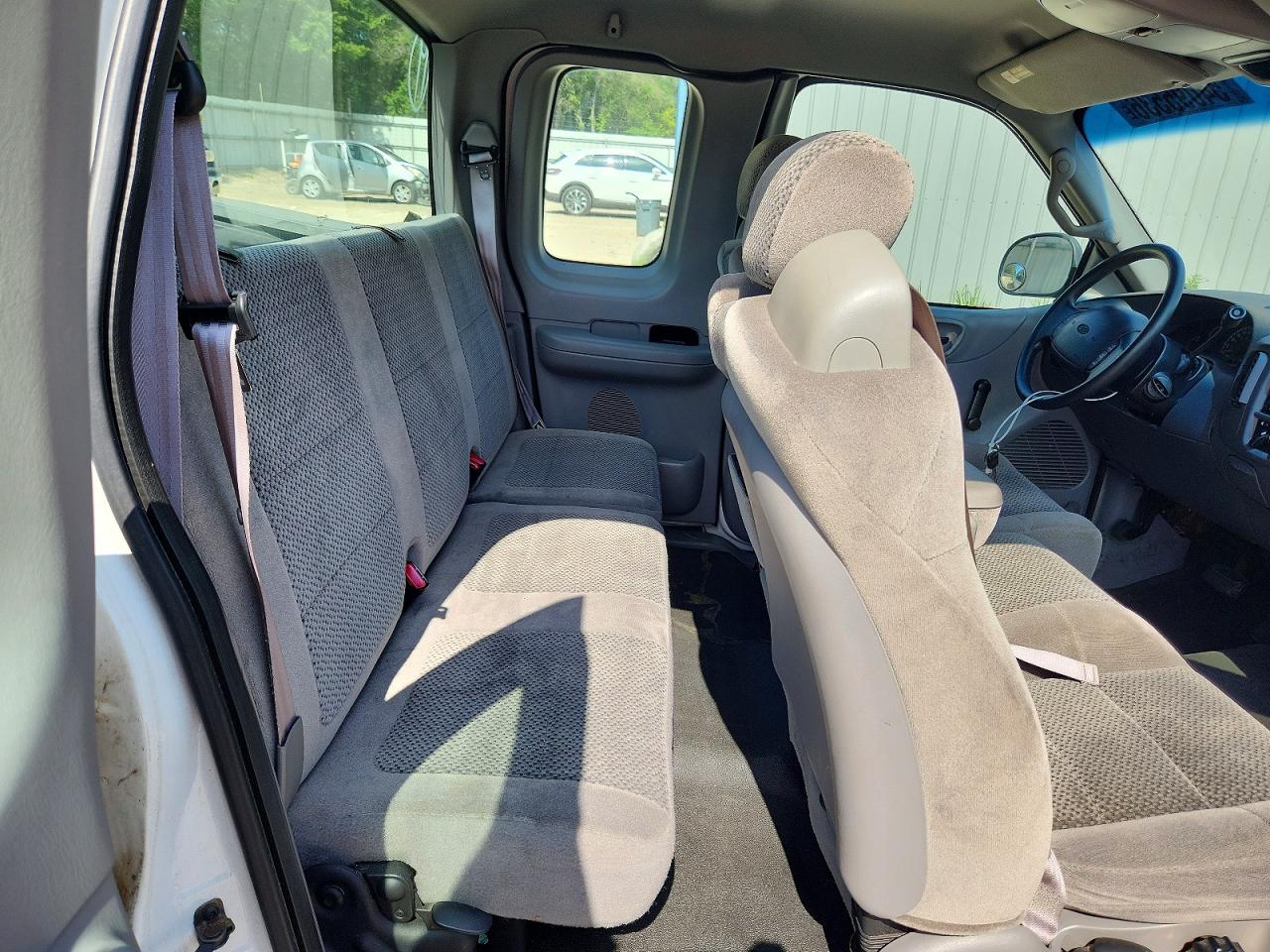 2001 Ford F150 White vin: 1FTZX17201NA47811