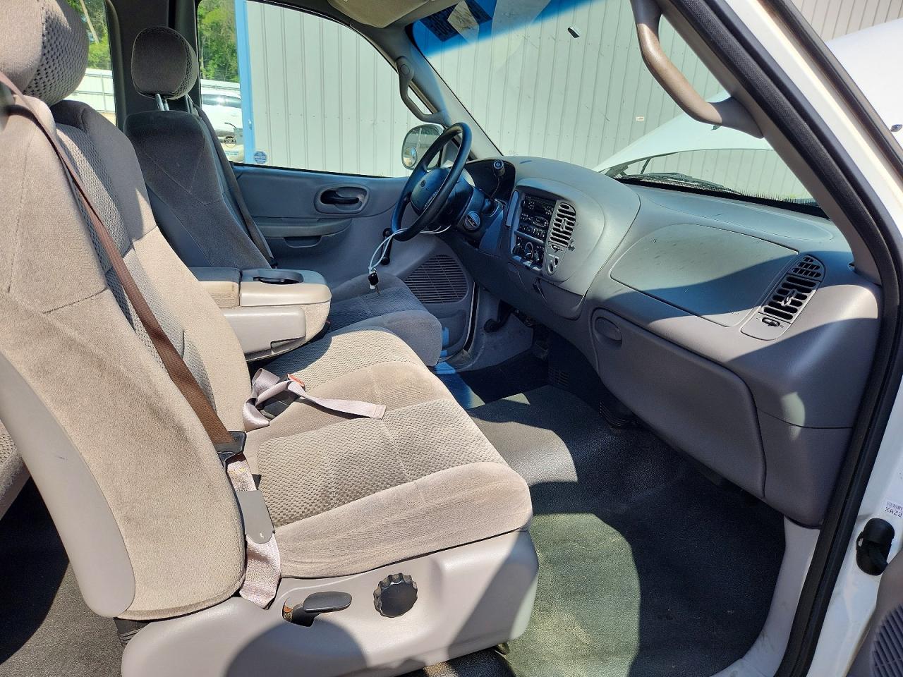 2001 Ford F150 White vin: 1FTZX17201NA47811