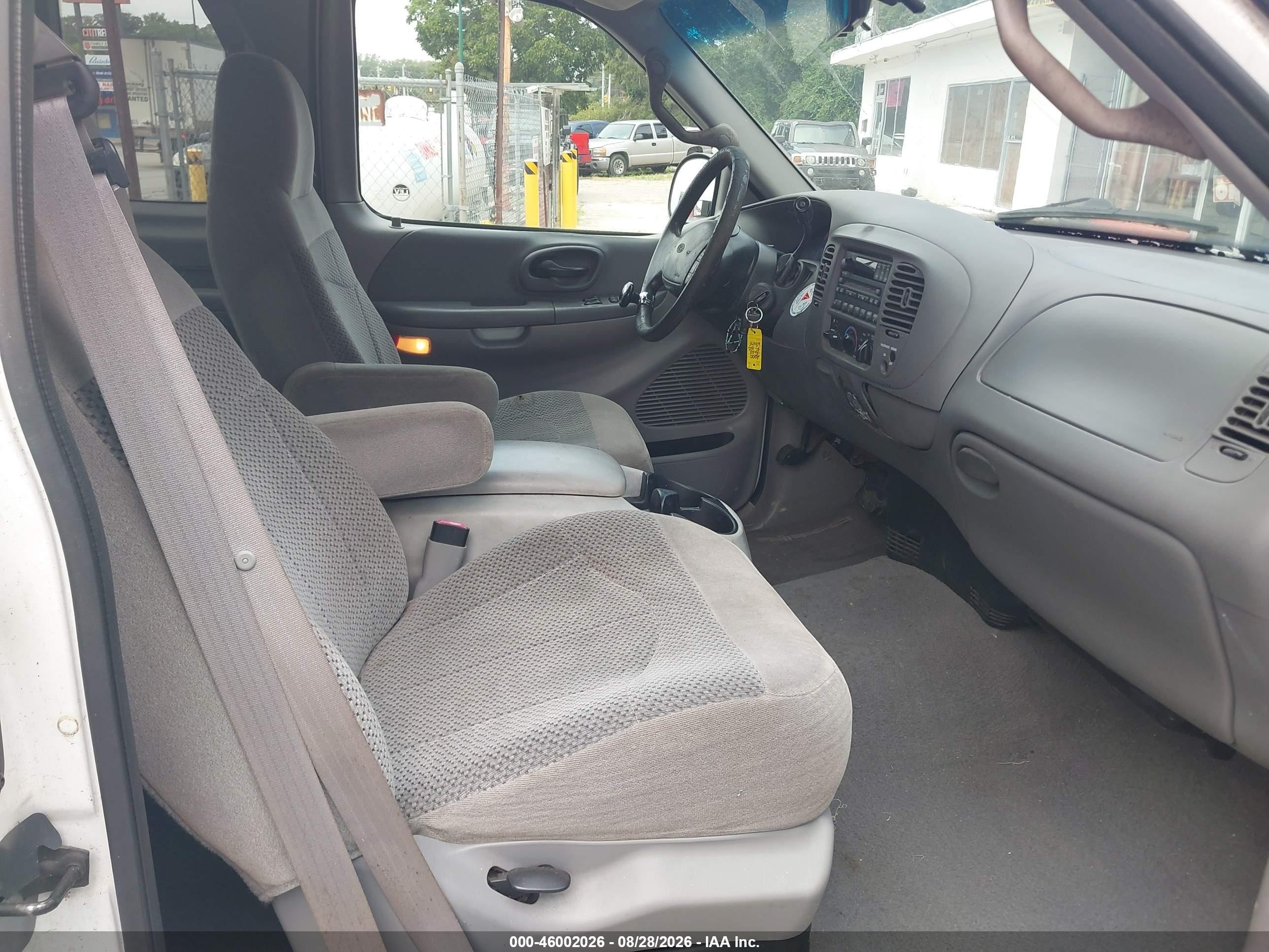 2000 Ford F-150 Work Series/xl/xlt White vin: 1FTZX1720YKB49329