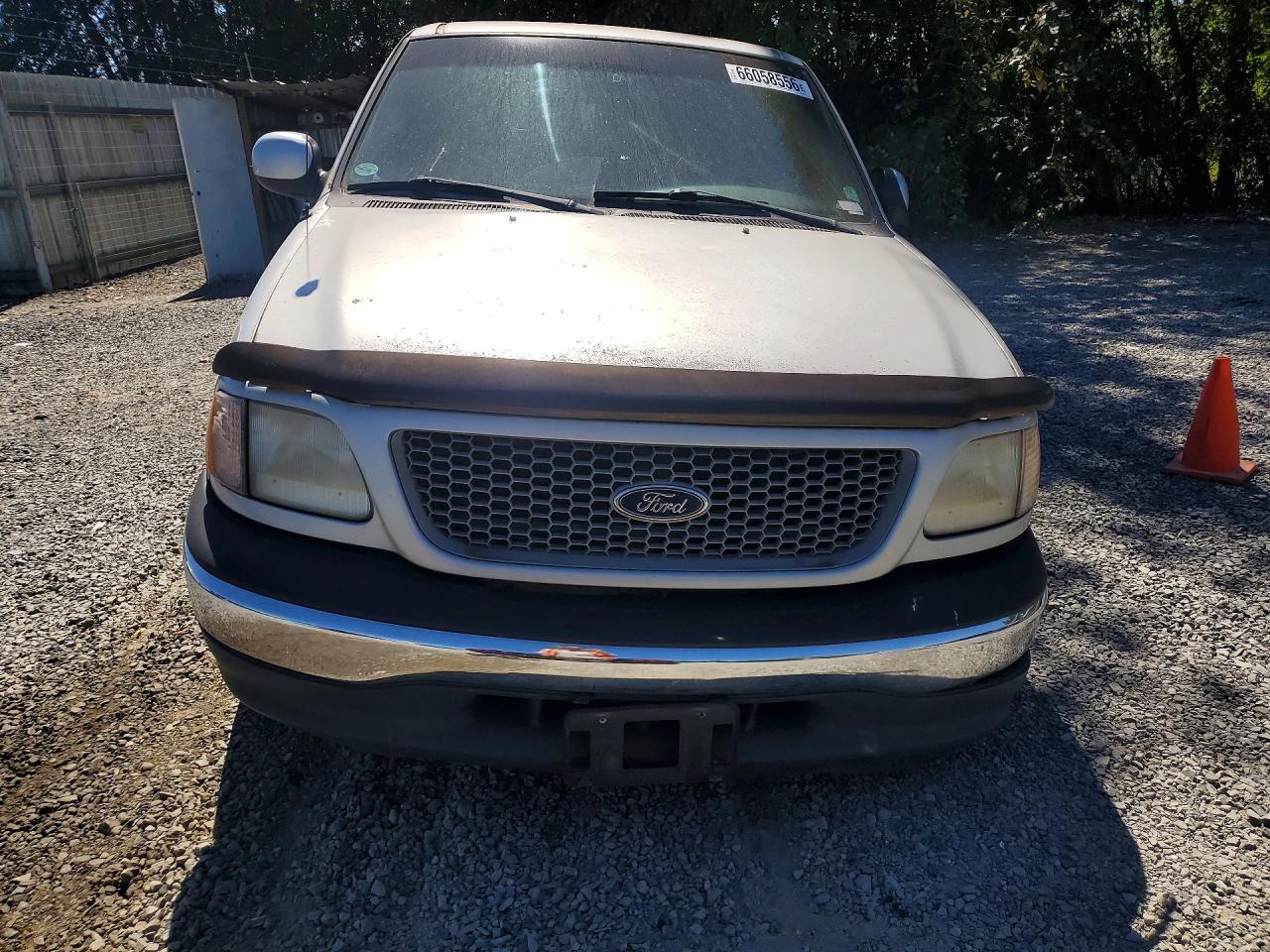 2000 Ford F150 Silver vin: 1FTZX1720YNB55467