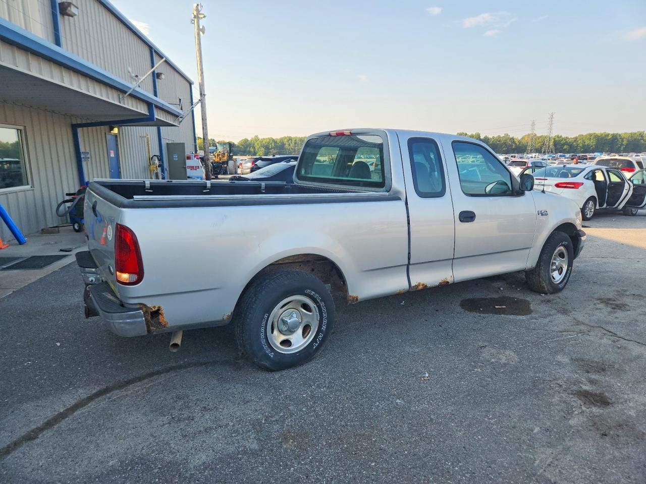 2000 Ford F150 Silver vin: 1FTZX1723YKA82631