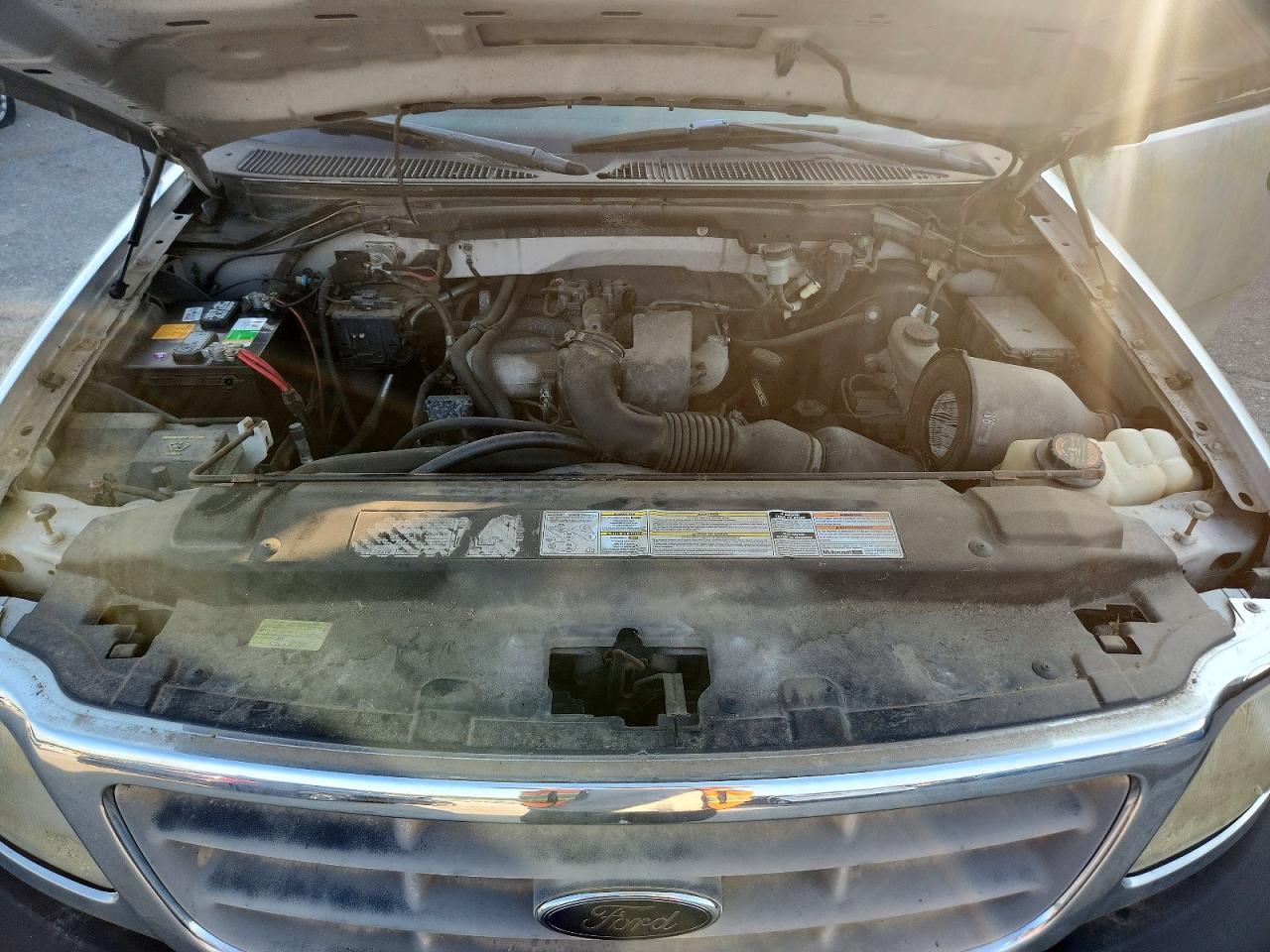 2000 Ford F150 Silver vin: 1FTZX1723YKA82631