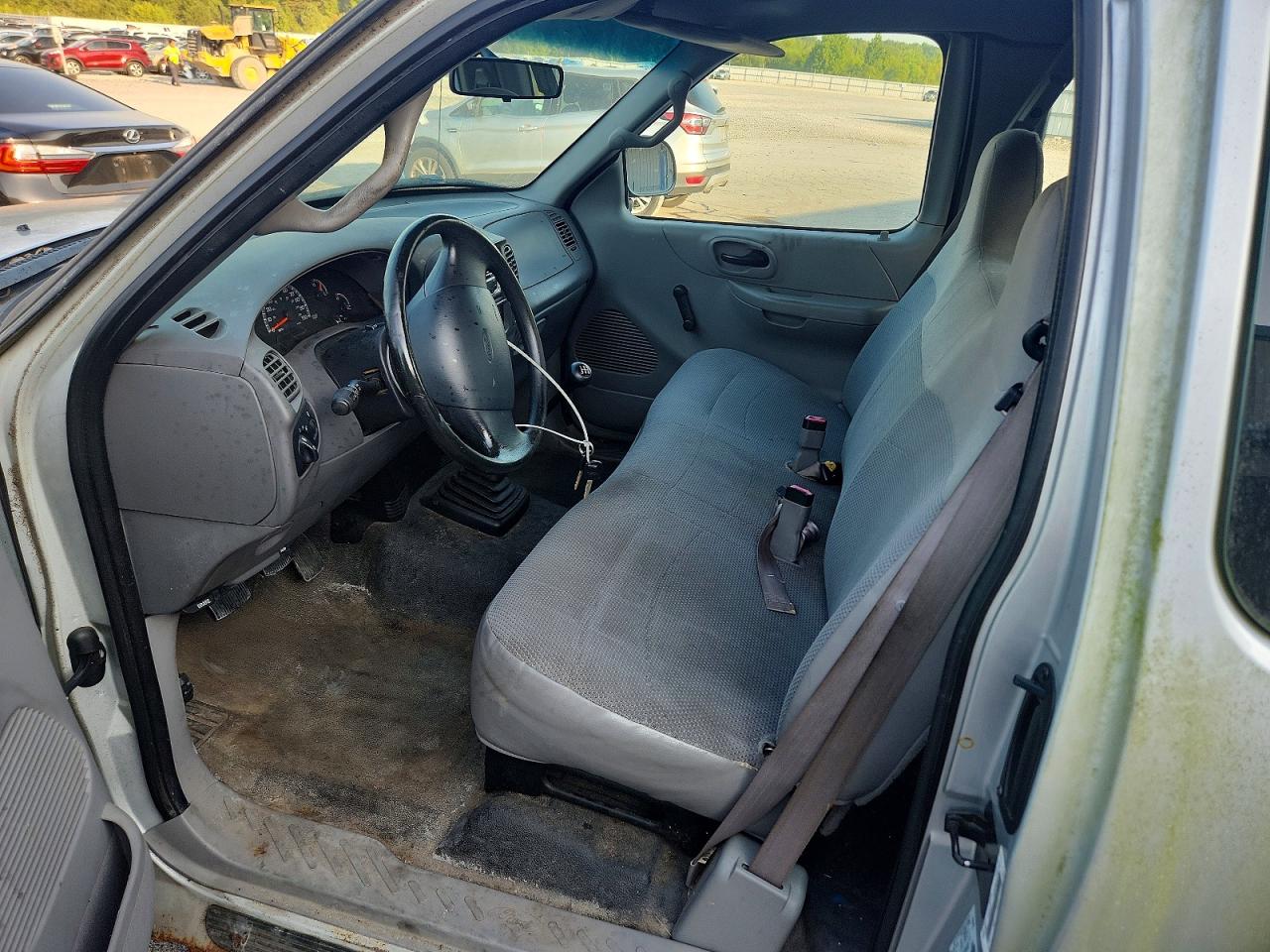 2000 Ford F150 Silver vin: 1FTZX1723YKA82631