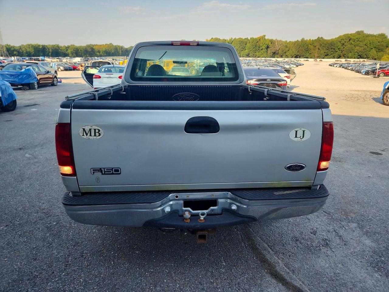 2000 Ford F150 Silver vin: 1FTZX1723YKA82631