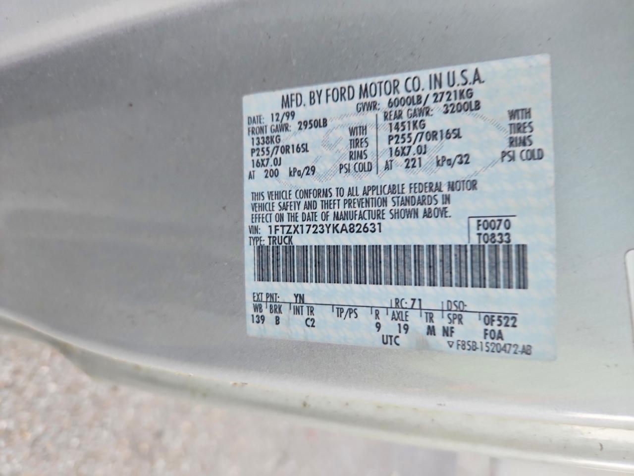 2000 Ford F150 Silver vin: 1FTZX1723YKA82631