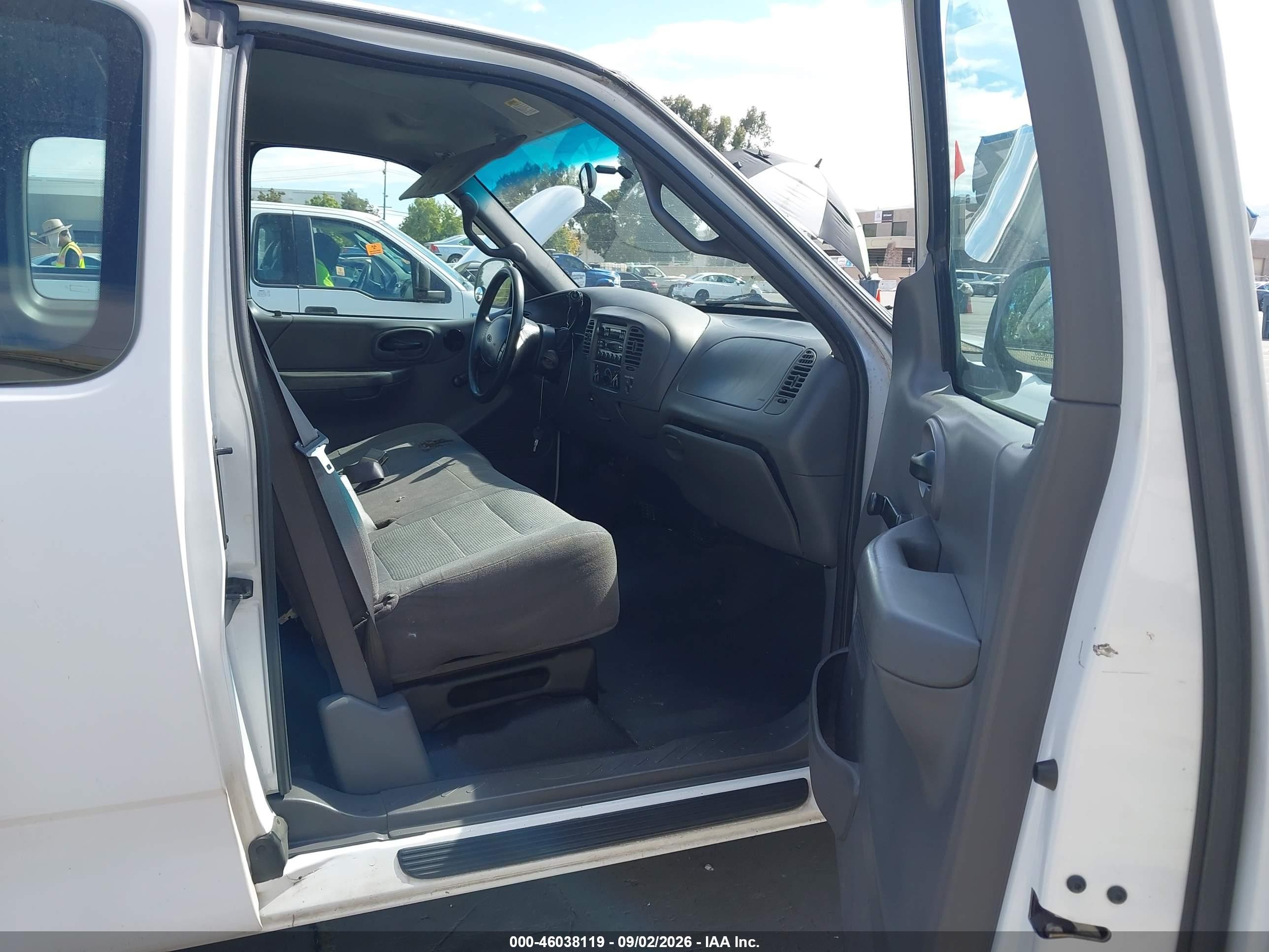 2001 Ford F-150 Xl/xlt Белый vin: 1FTZX17251NA83025