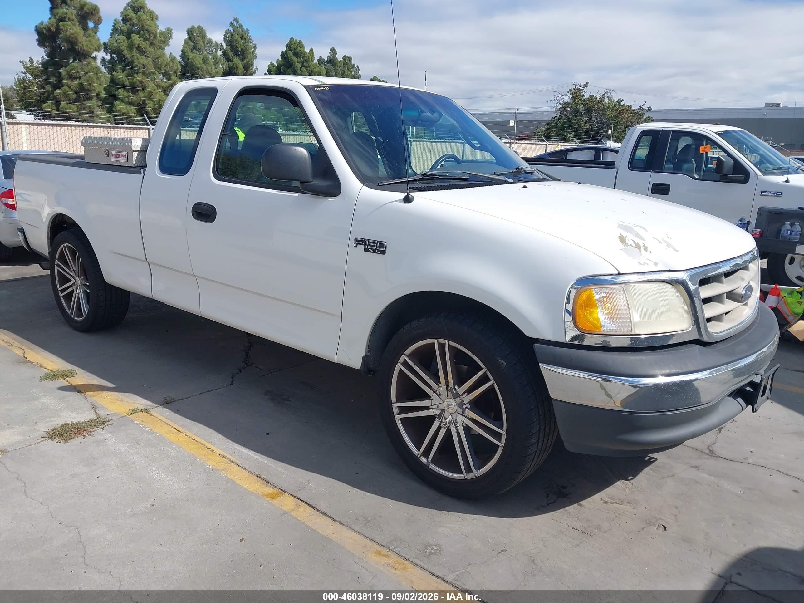 2001 Ford F-150 Xl/xlt Белый vin: 1FTZX17251NA83025