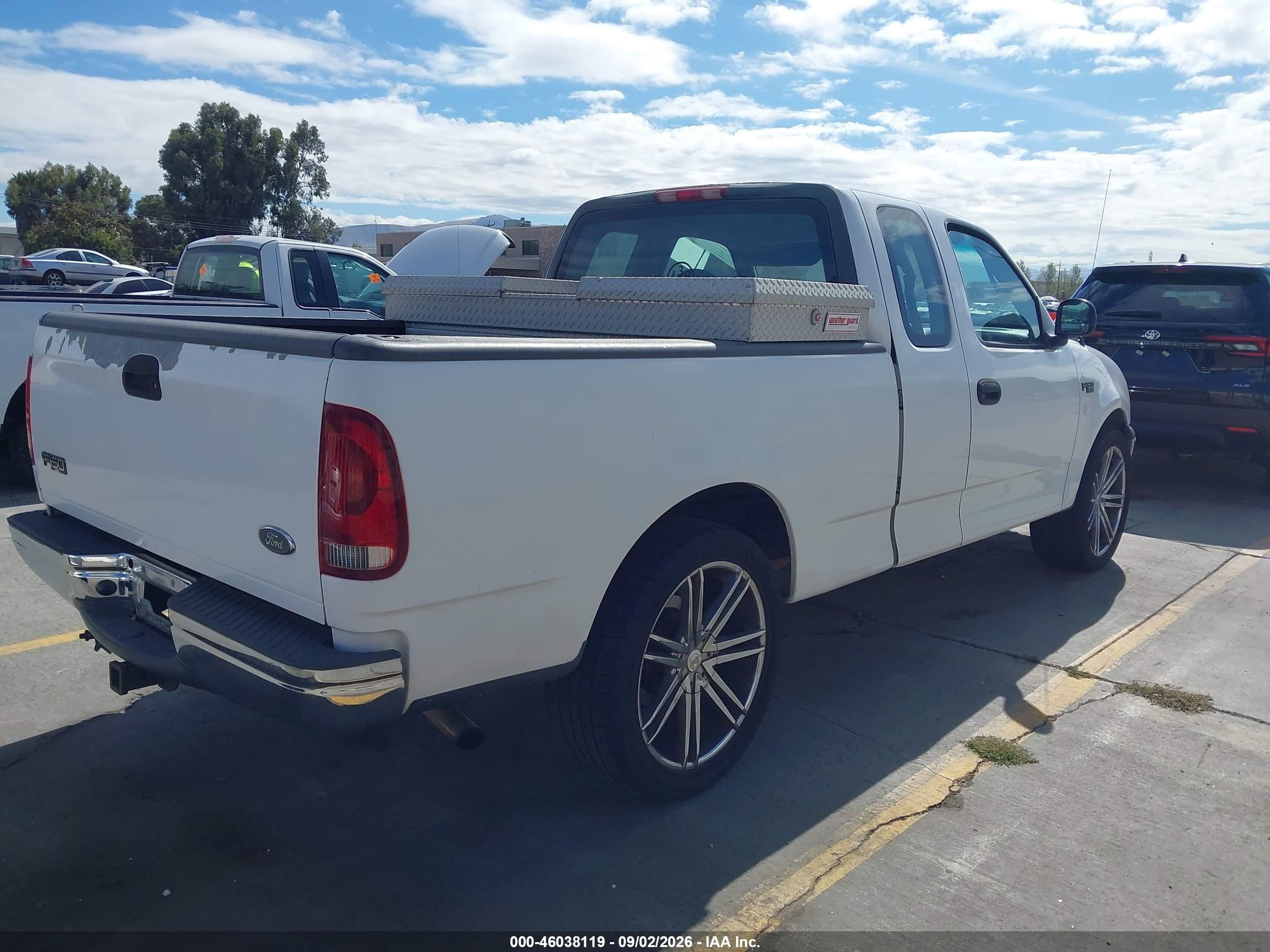 2001 Ford F-150 Xl/xlt Белый vin: 1FTZX17251NA83025