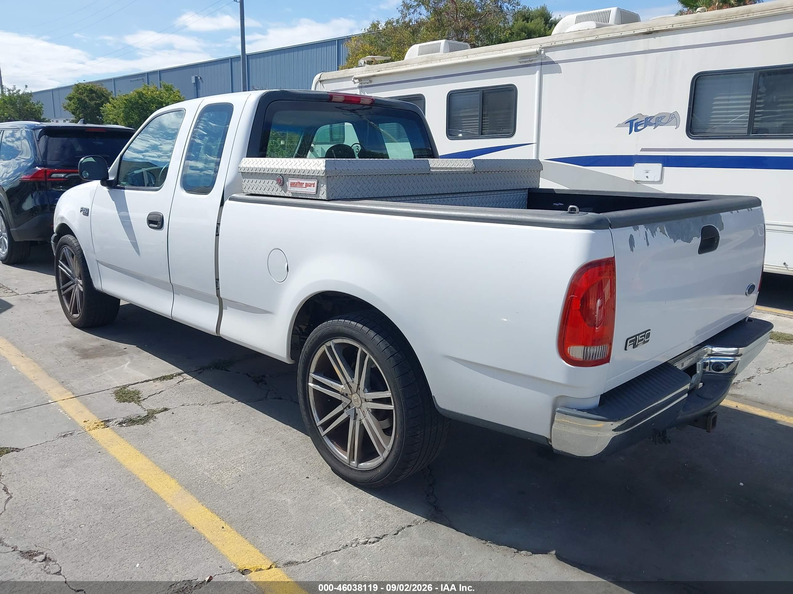2001 Ford F-150 Xl/xlt Белый vin: 1FTZX17251NA83025