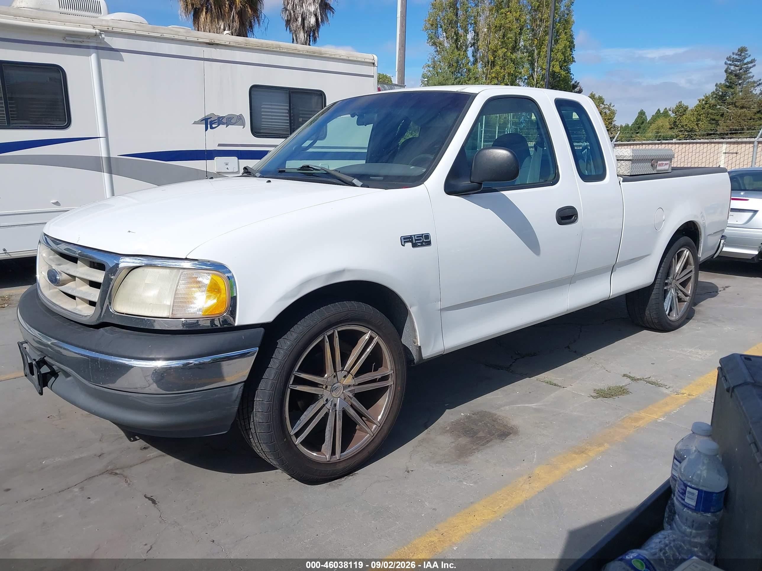 2001 Ford F-150 Xl/xlt Белый vin: 1FTZX17251NA83025
