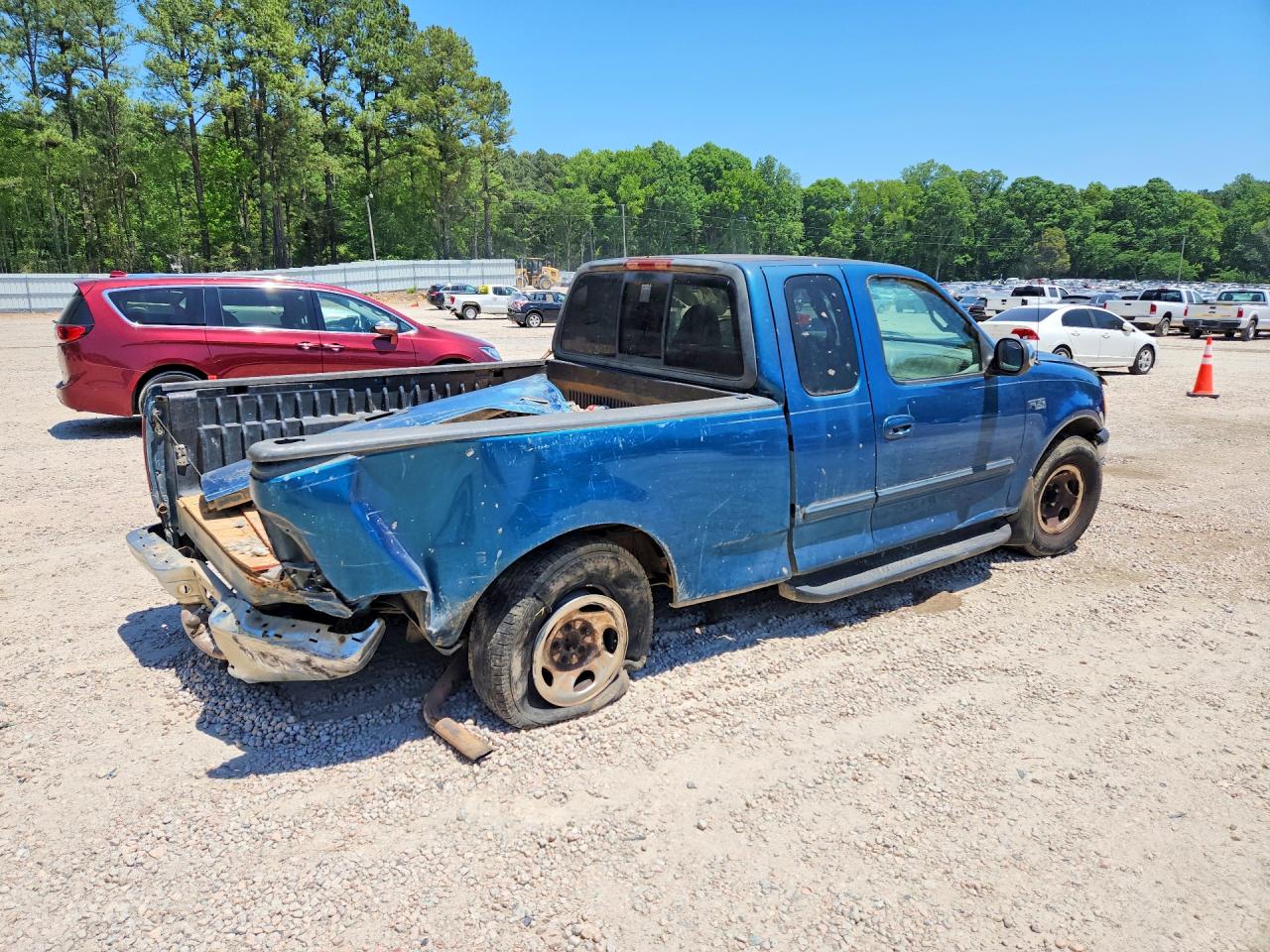 2000 Ford F150 Синий vin: 1FTZX1725YNB36381