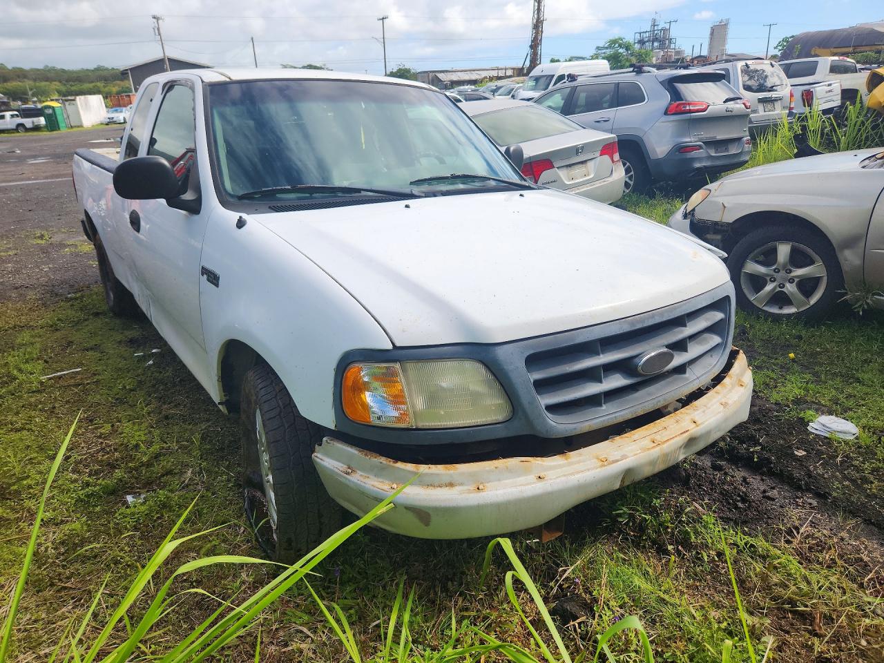 2000 Ford F150 White vin: 1FTZX1727YKB02038