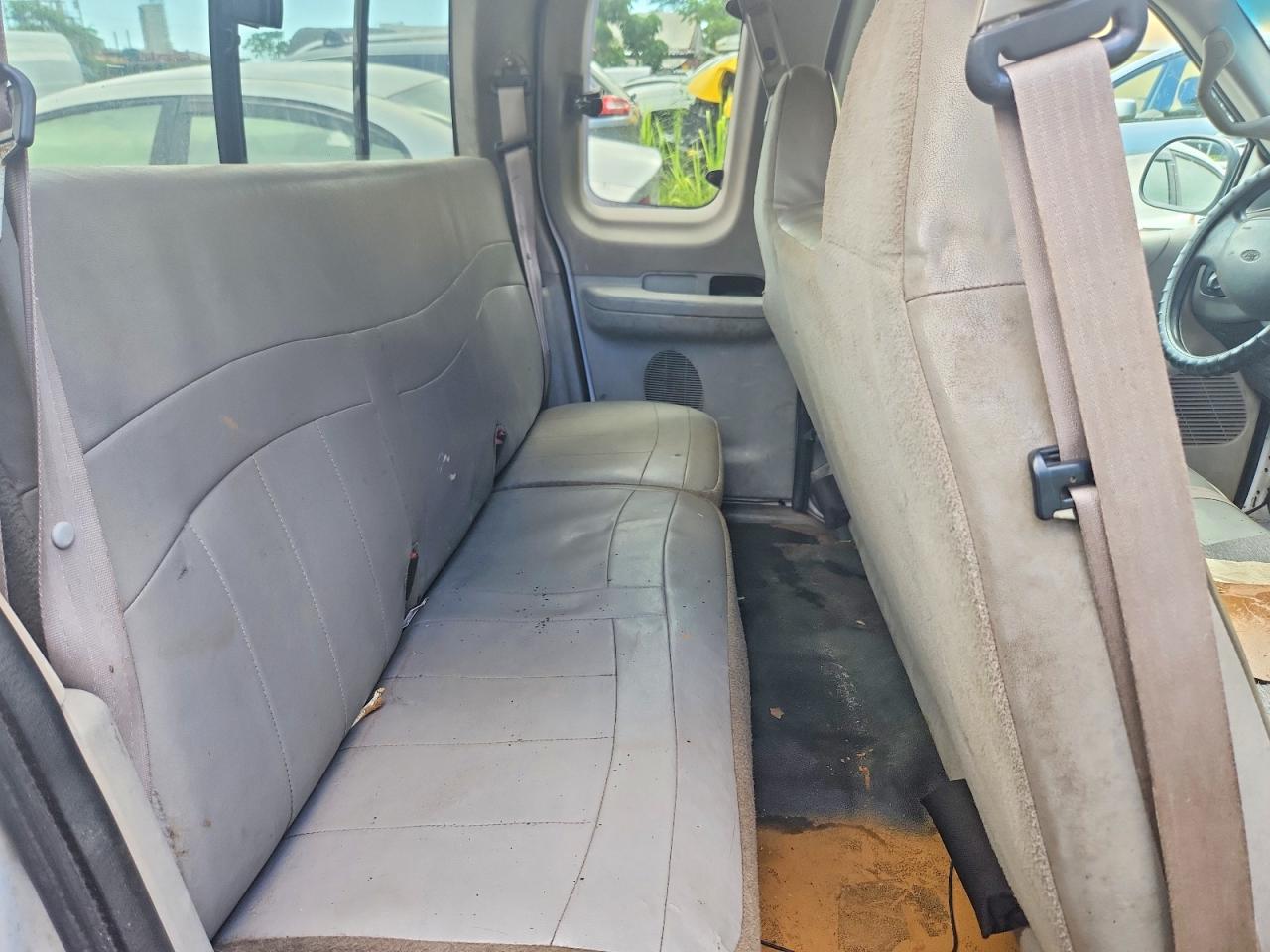 2000 Ford F150 White vin: 1FTZX1727YKB02038