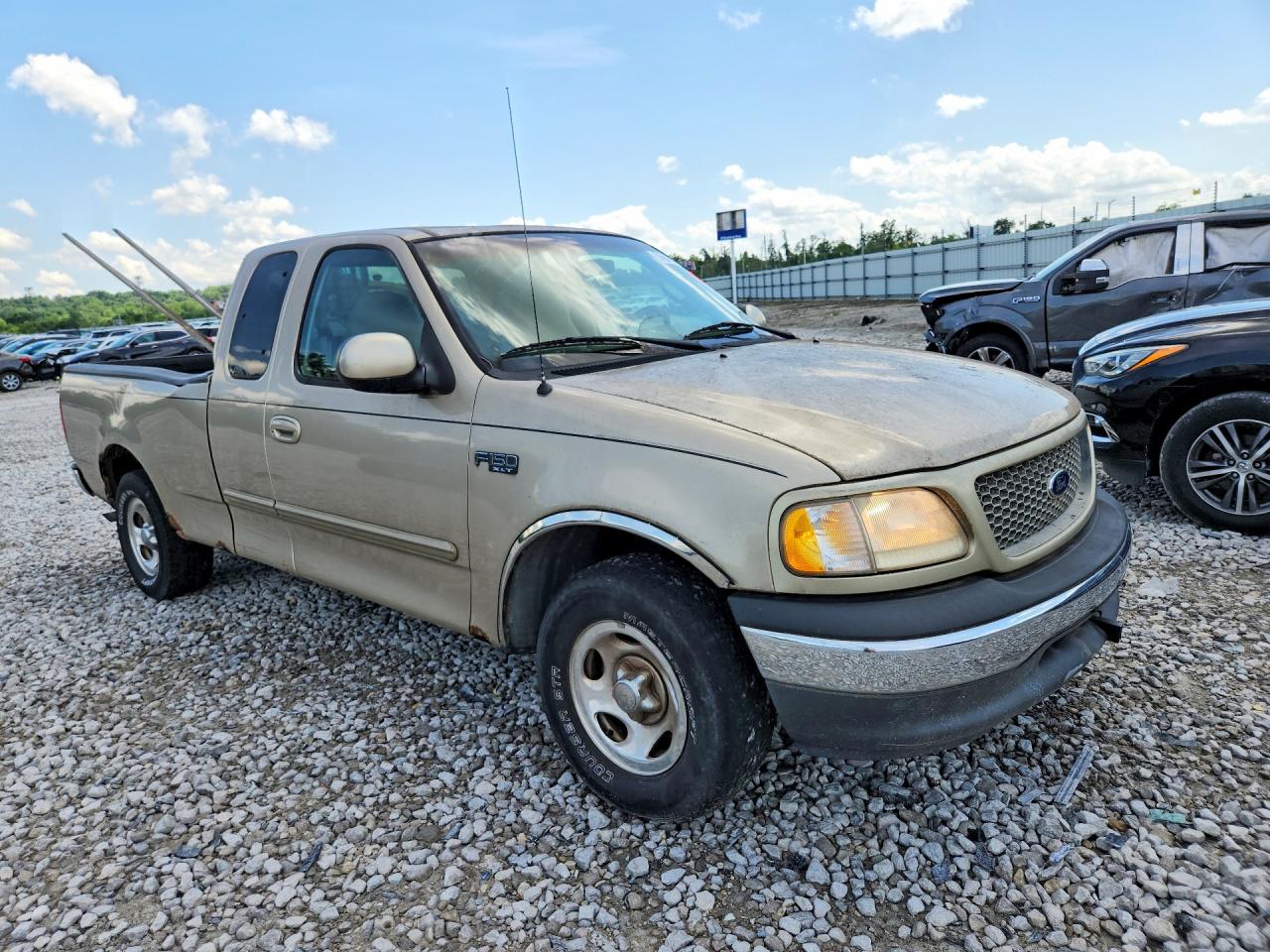 2000 Ford F150 Gold vin: 1FTZX1728YKB12450