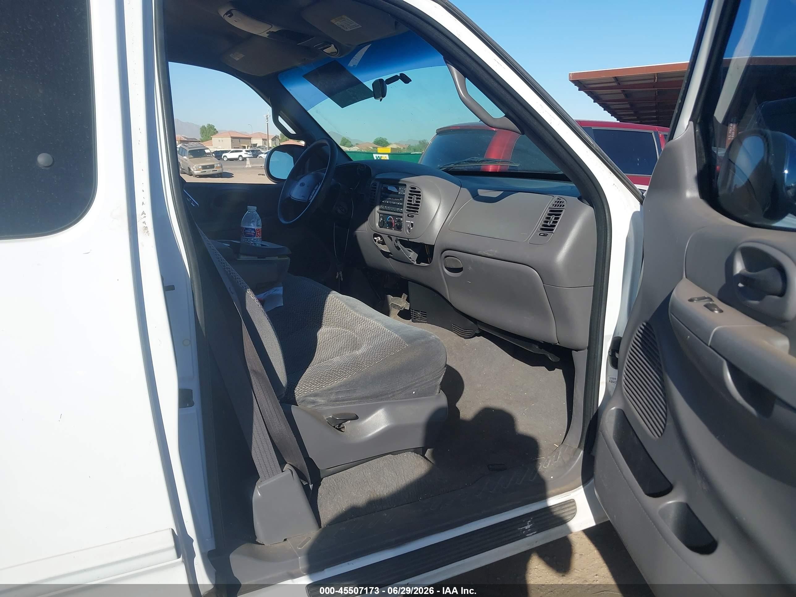 2000 Ford F-150 Work Series/xl/xlt Белый vin: 1FTZX1728YKB48798